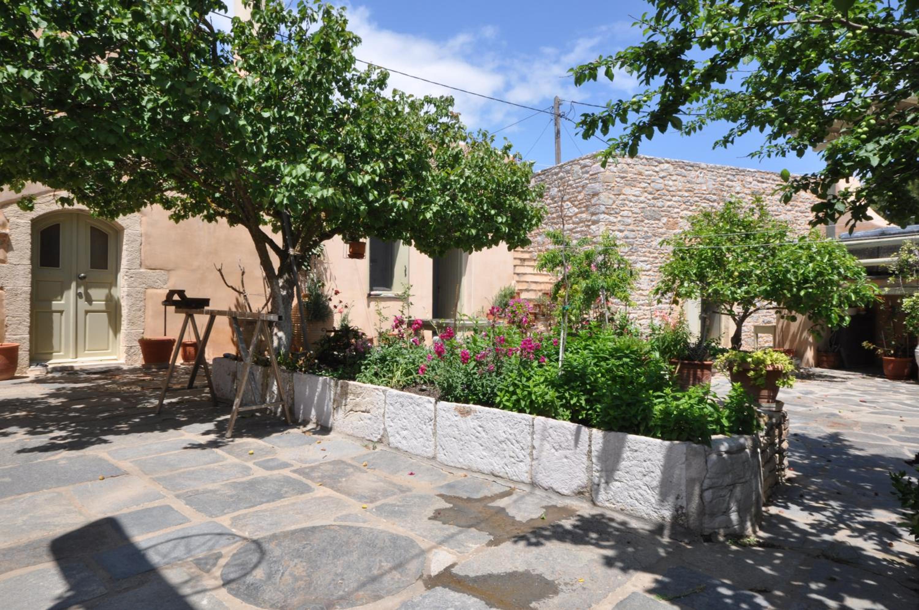 Domus Arch Stone House view 3