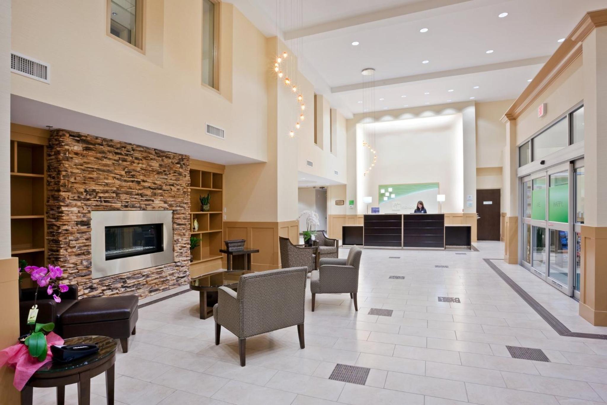 Surrey Vacations - Holiday Inn Hotel  Suites Surrey East - Cloverdale, an IHG Hotel - Property Image 2