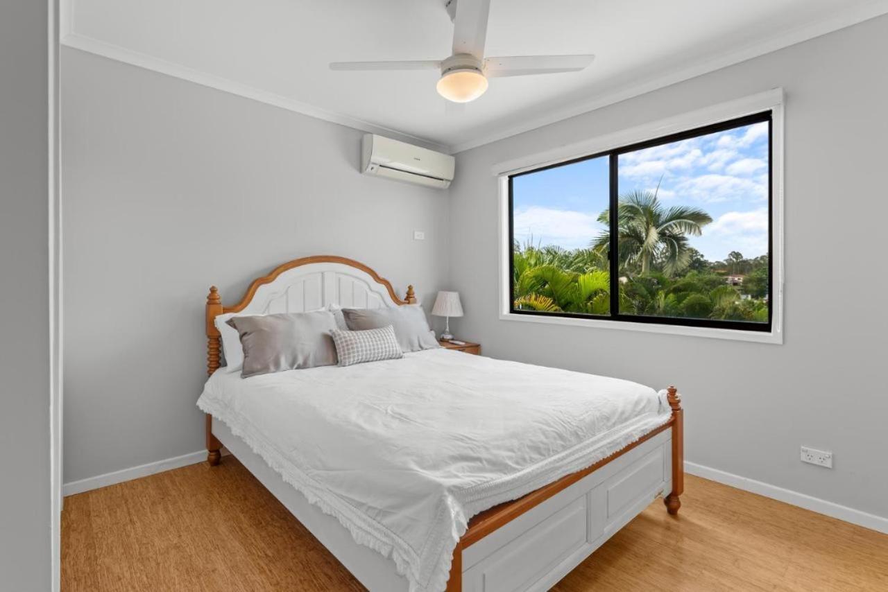 Serene Lakefront Villa, Westlake, Brisbane