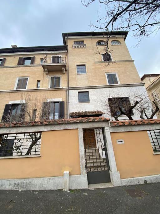 Under Trastevere stars