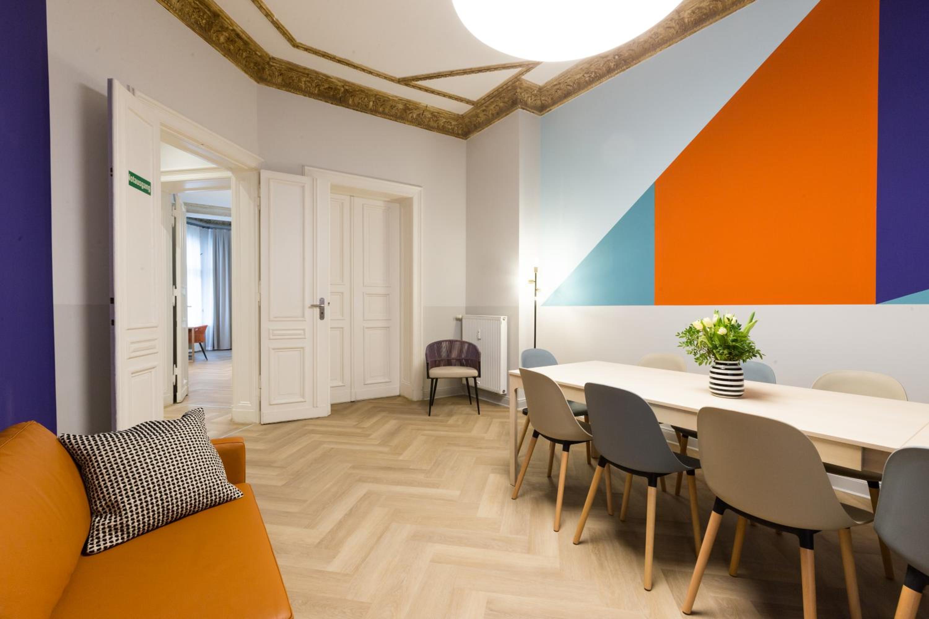 Dilo Apartments 150 sqm Modern Historic Apartments for 12 Guests