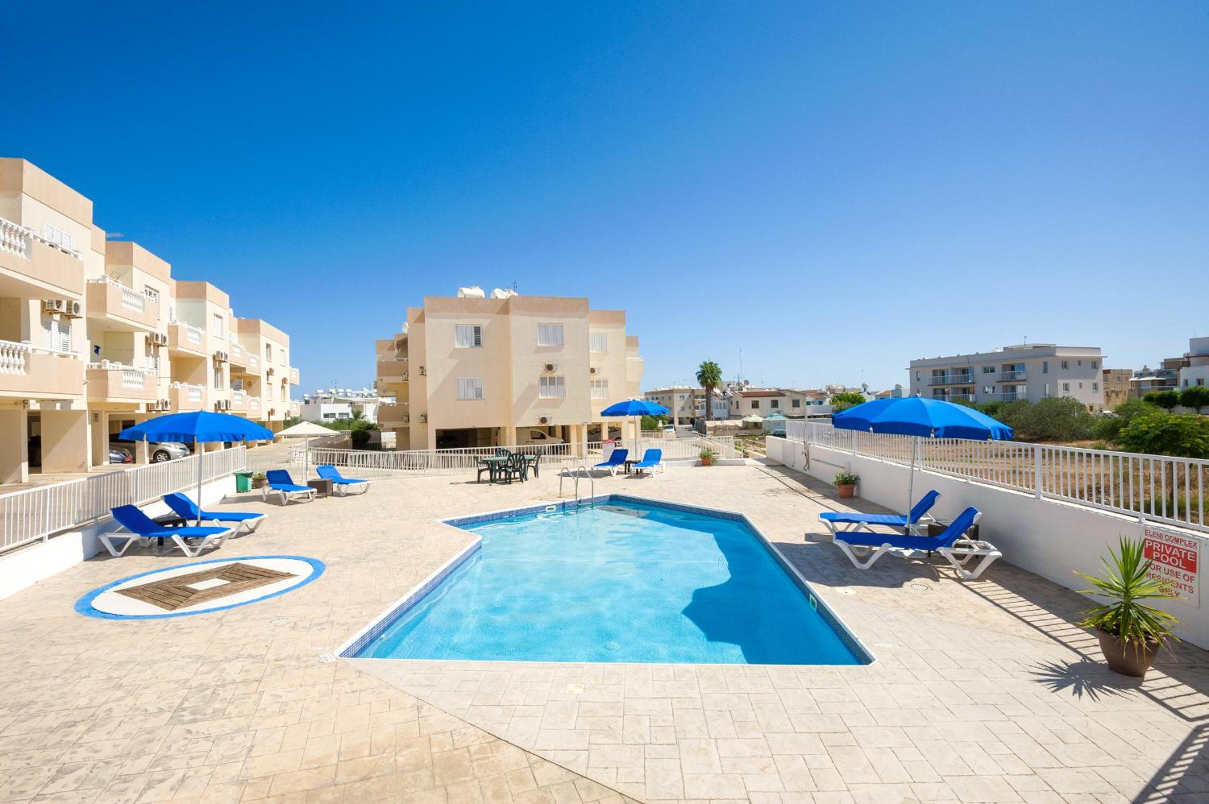 SOFIA APARTMENT 700m away from the beach