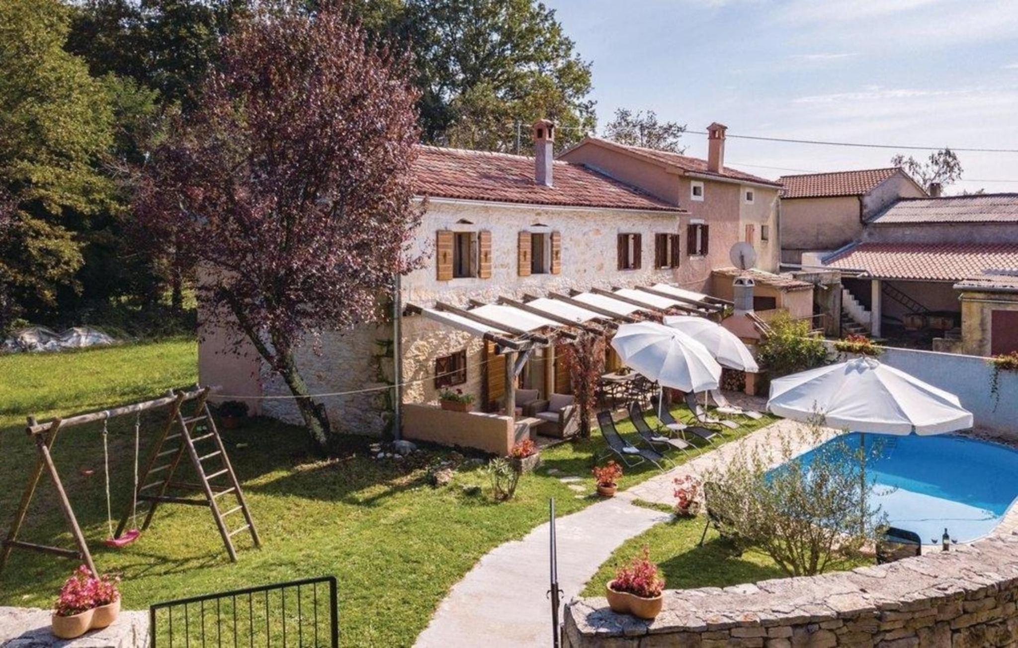 Ferienhaus mit Privatpool für 10 Personen ca 160 qm in Batlug, Istrien Binnenland von Istrien view 4