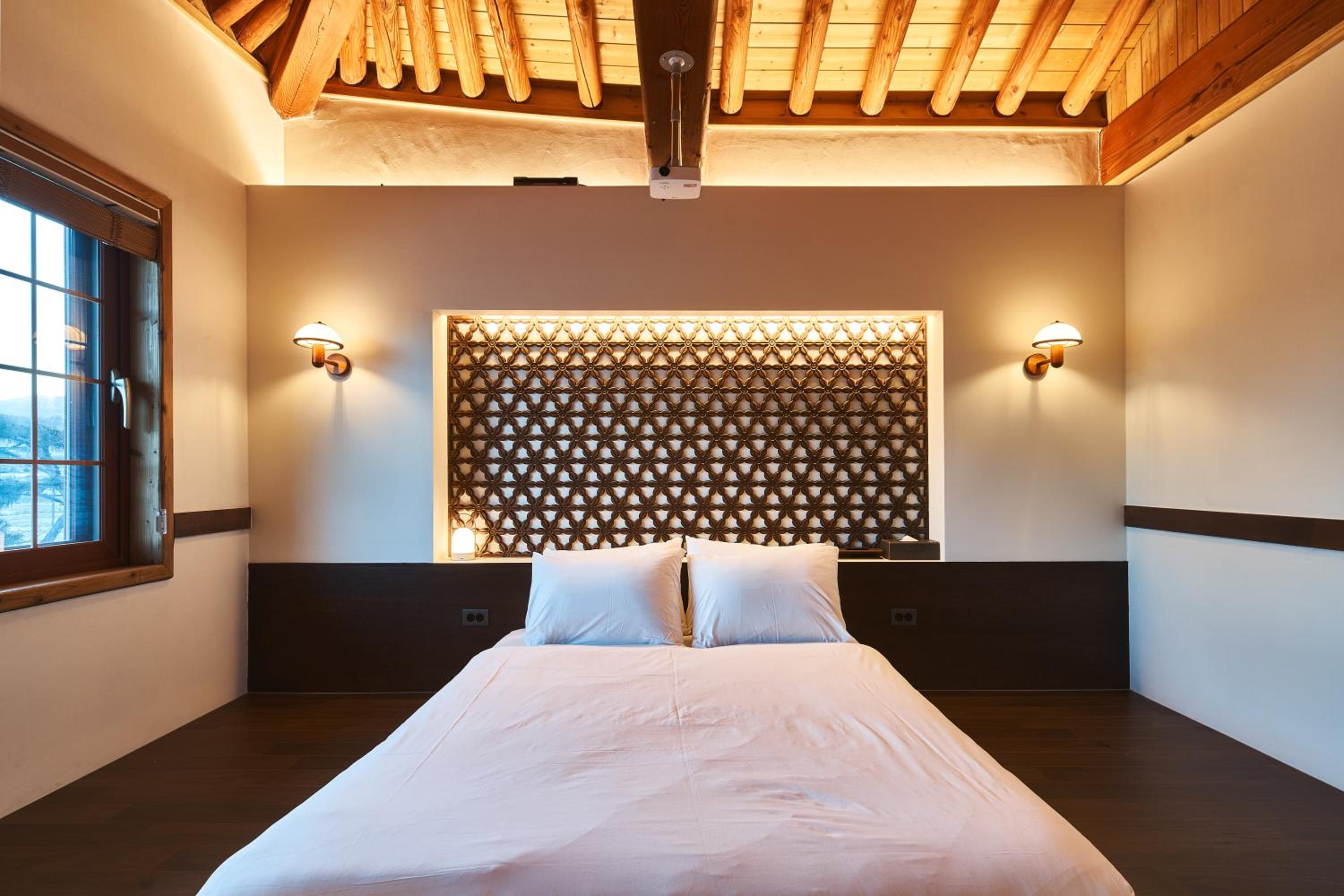 Luxury Hanok Garden Retreat view 2