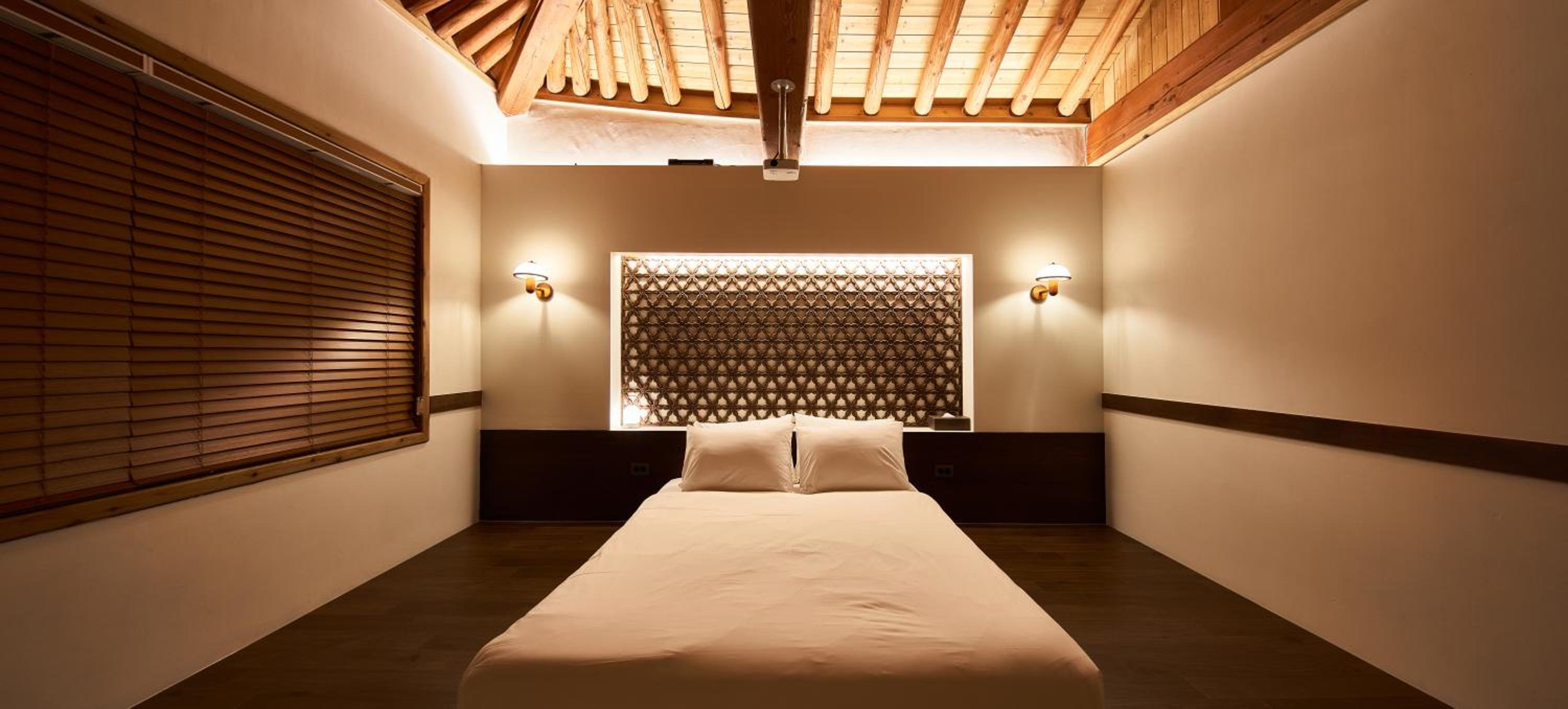 Luxury Hanok Garden Retreat view 3