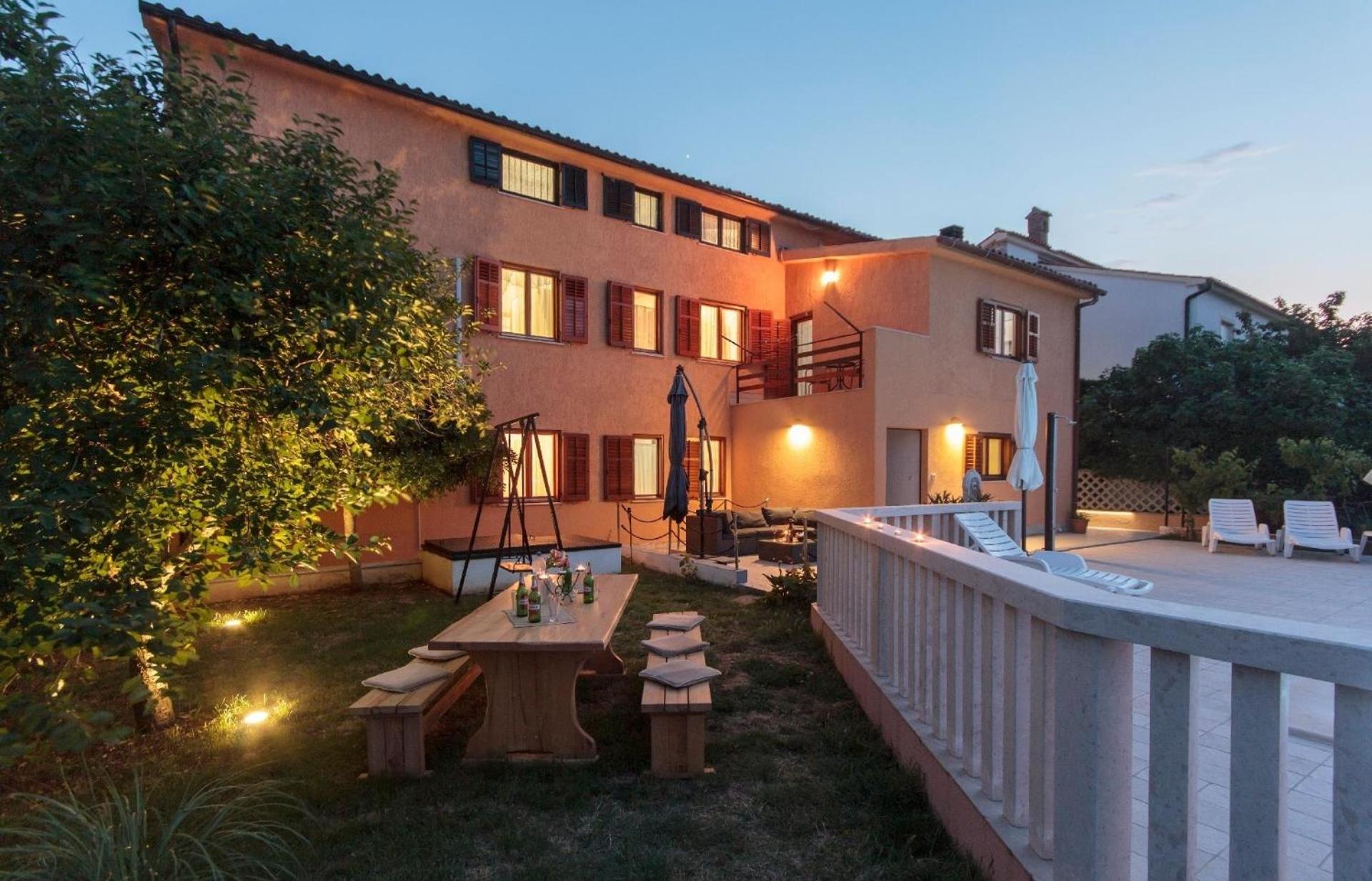Haus In Vinkuran Mit Pool Und Bergblick view 2