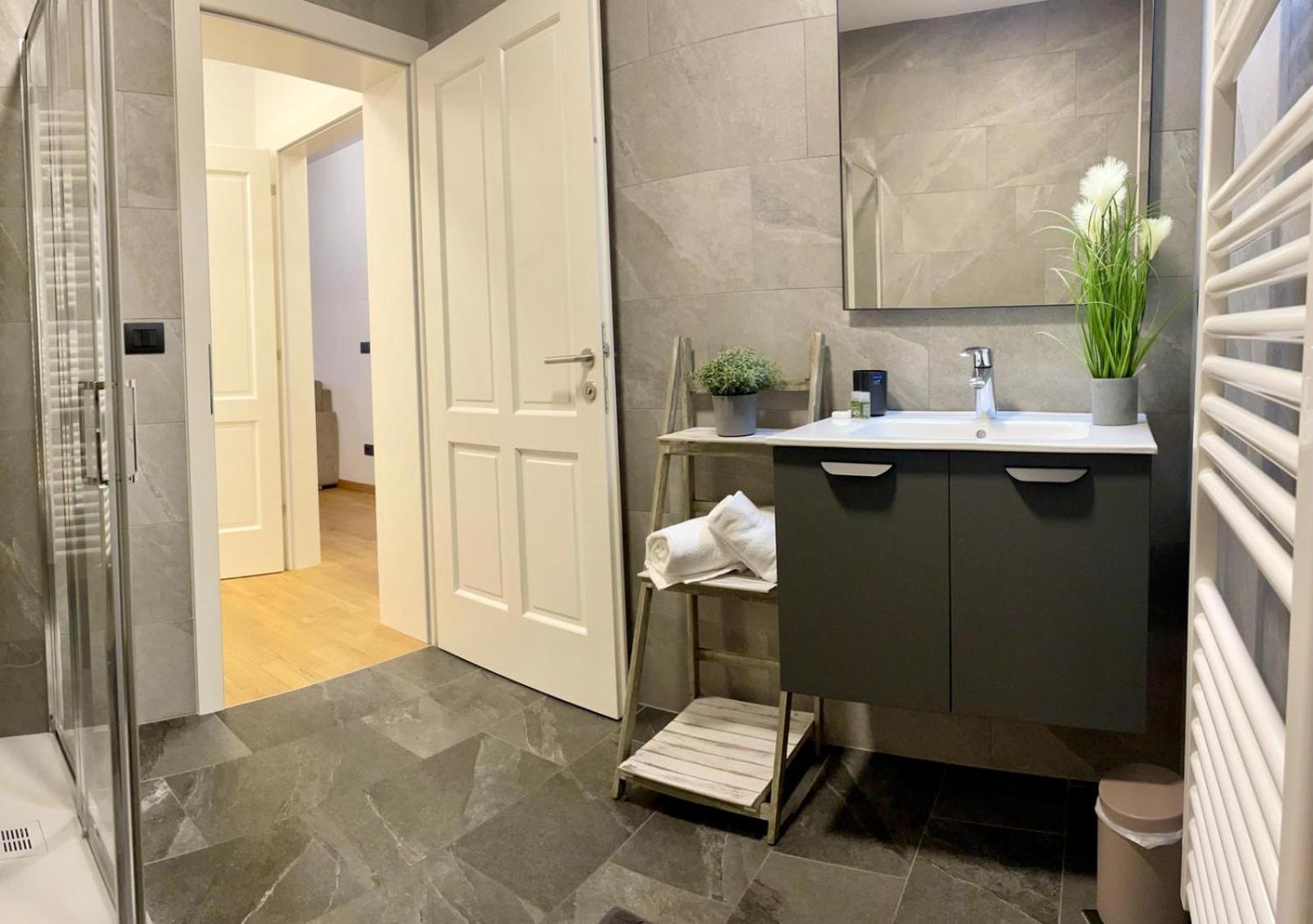 App. Central Living 4 view 2