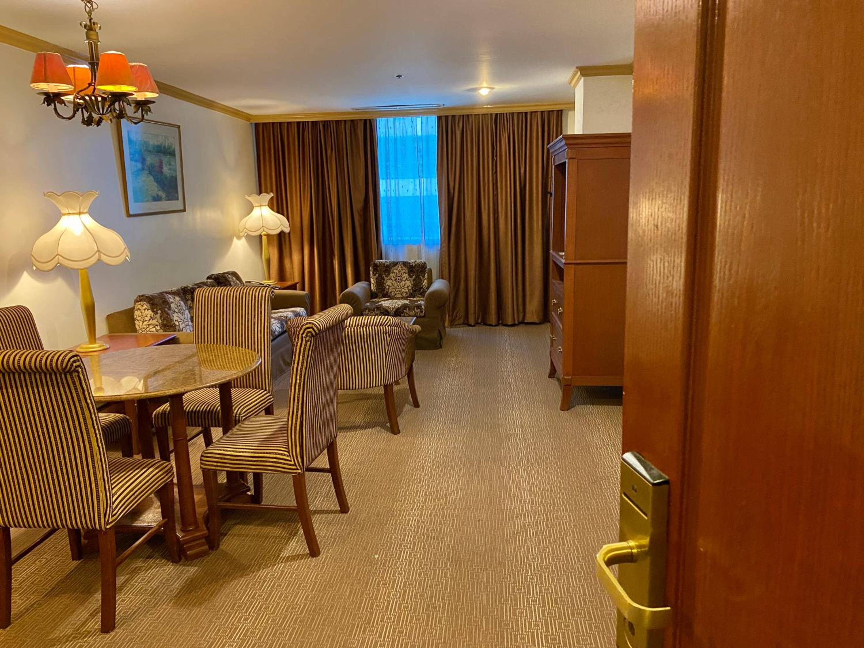 Maharaja Oriental Suite Makati
