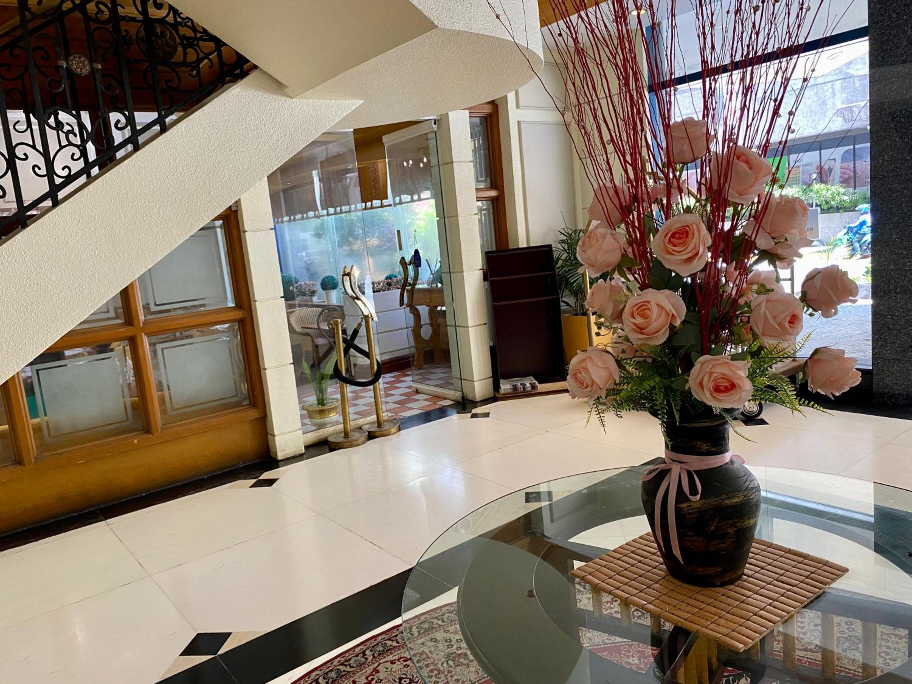 Maharaja Oriental Suite Makati