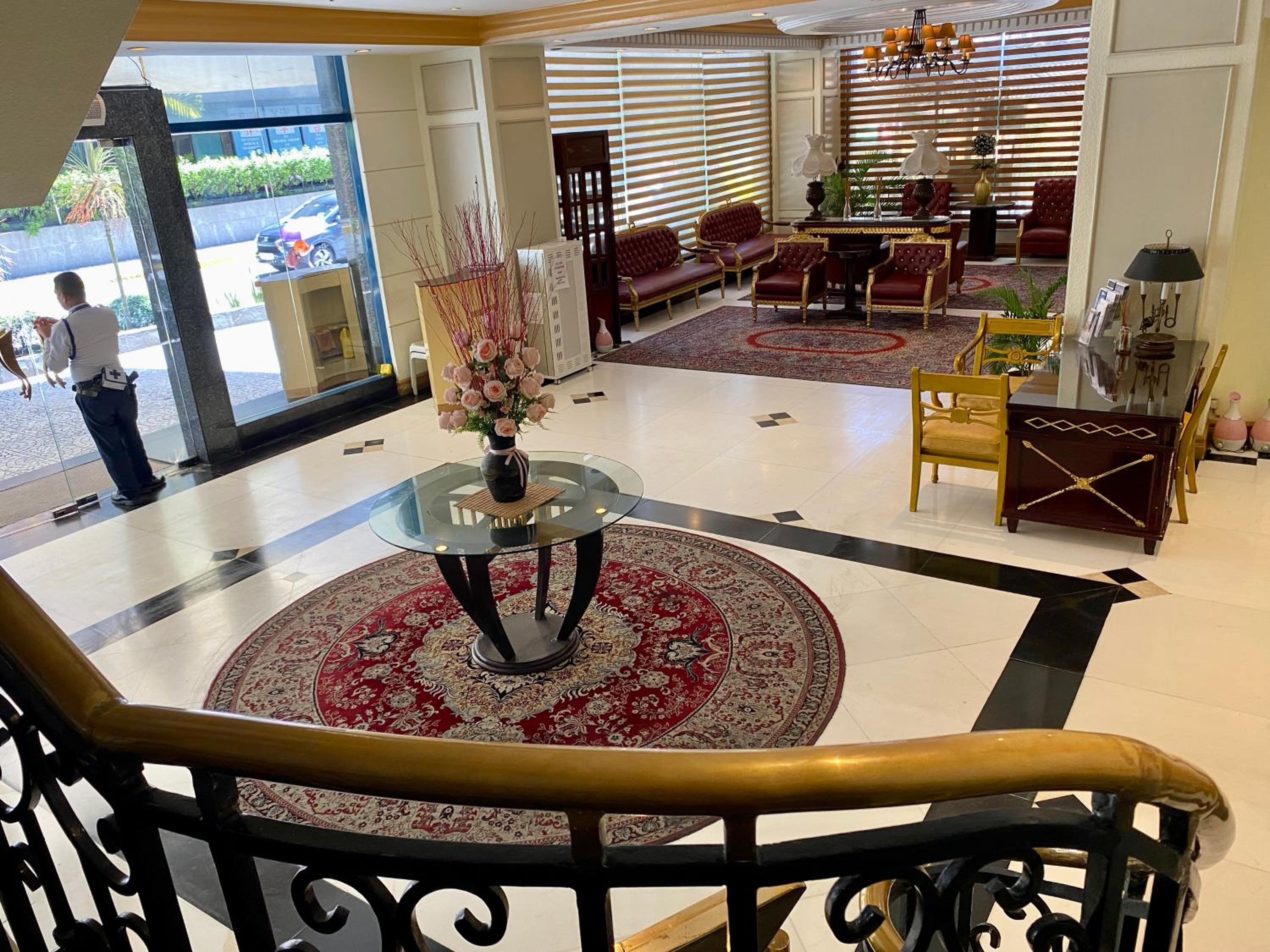 Maharaja Oriental Suite Makati