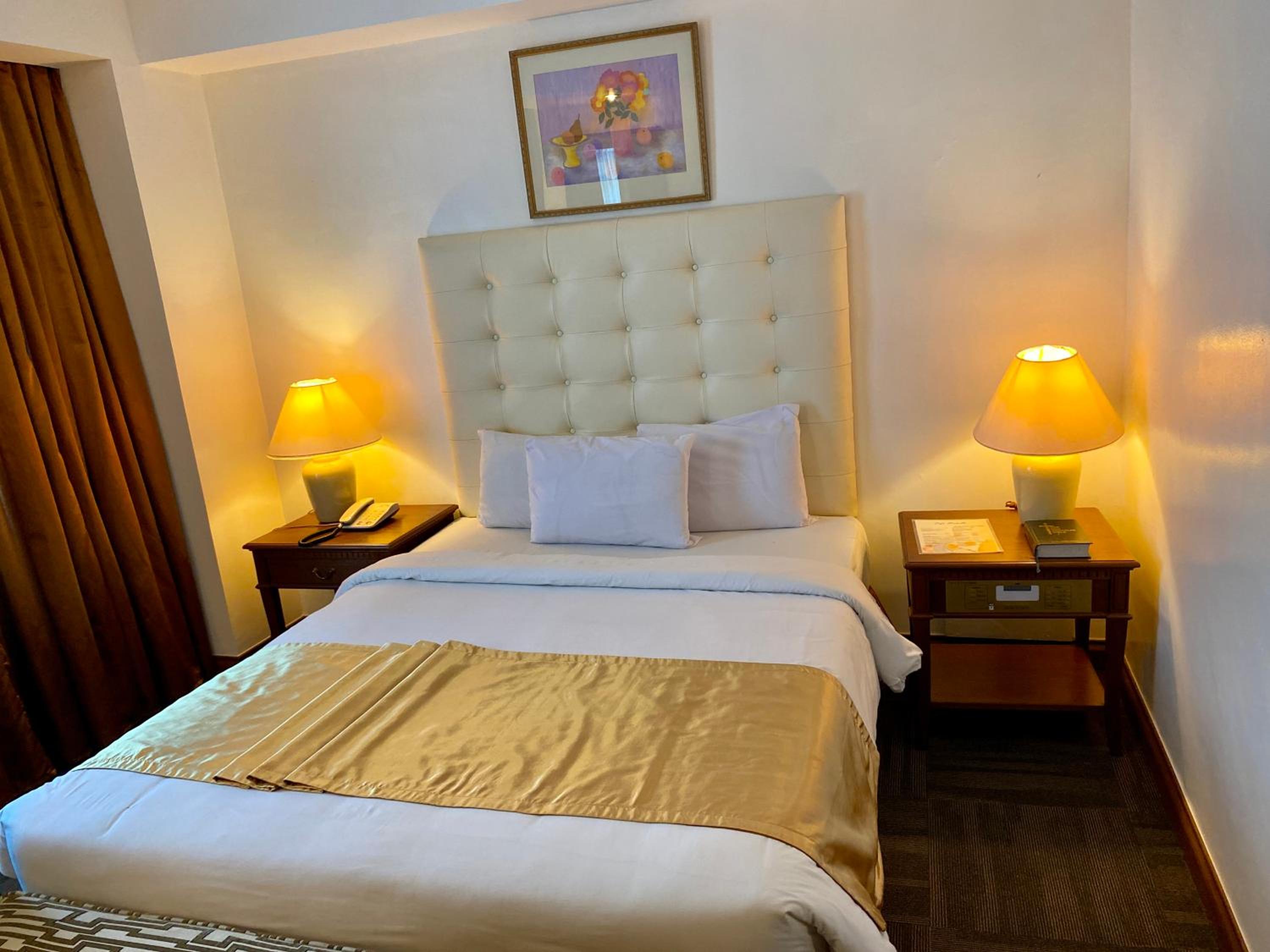 Maharaja Oriental Suite Makati