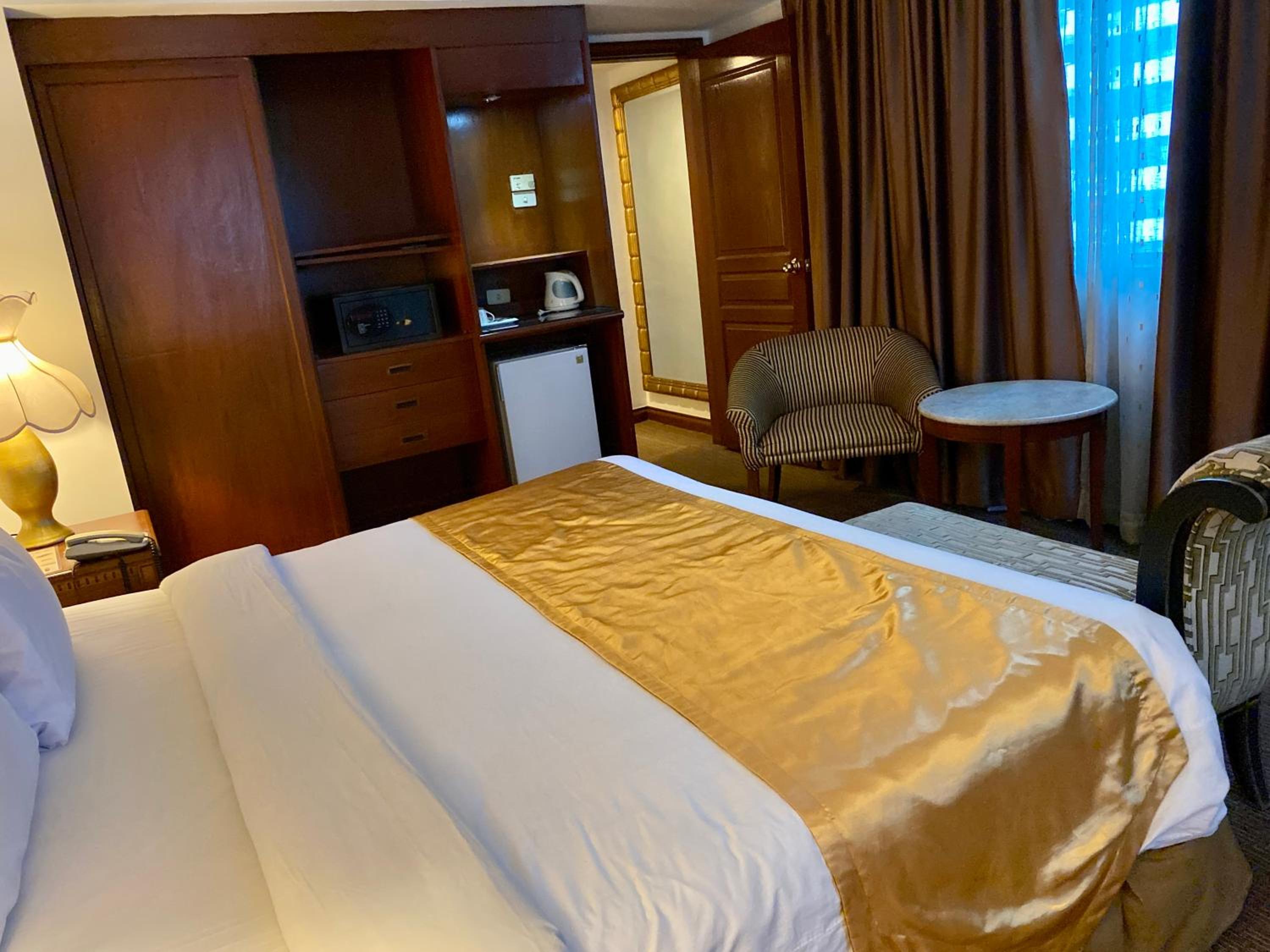 Maharaja Oriental Suite Makati