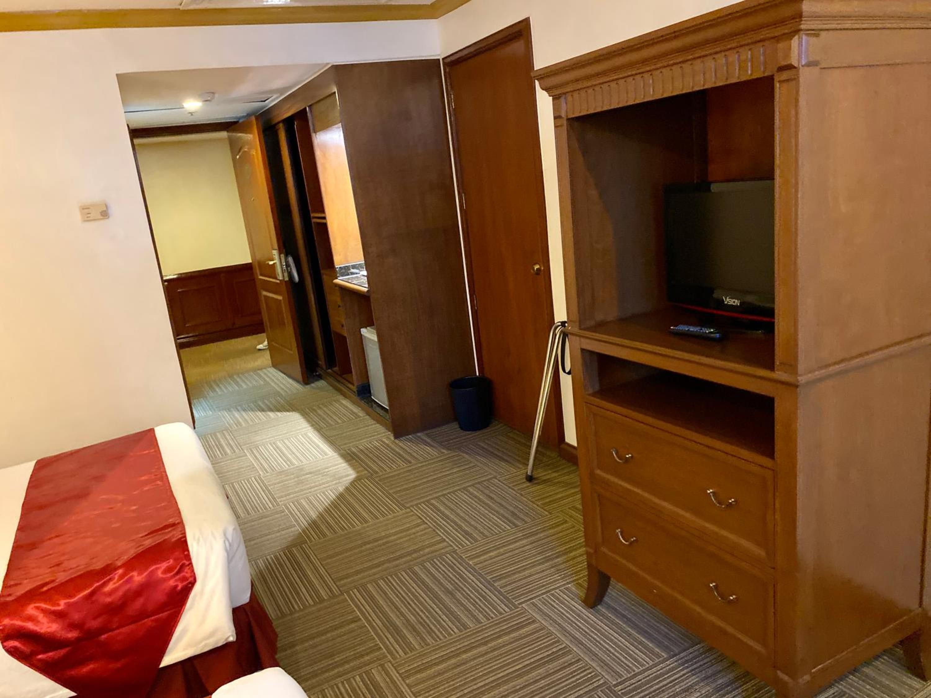 Maharaja Oriental Suite Makati