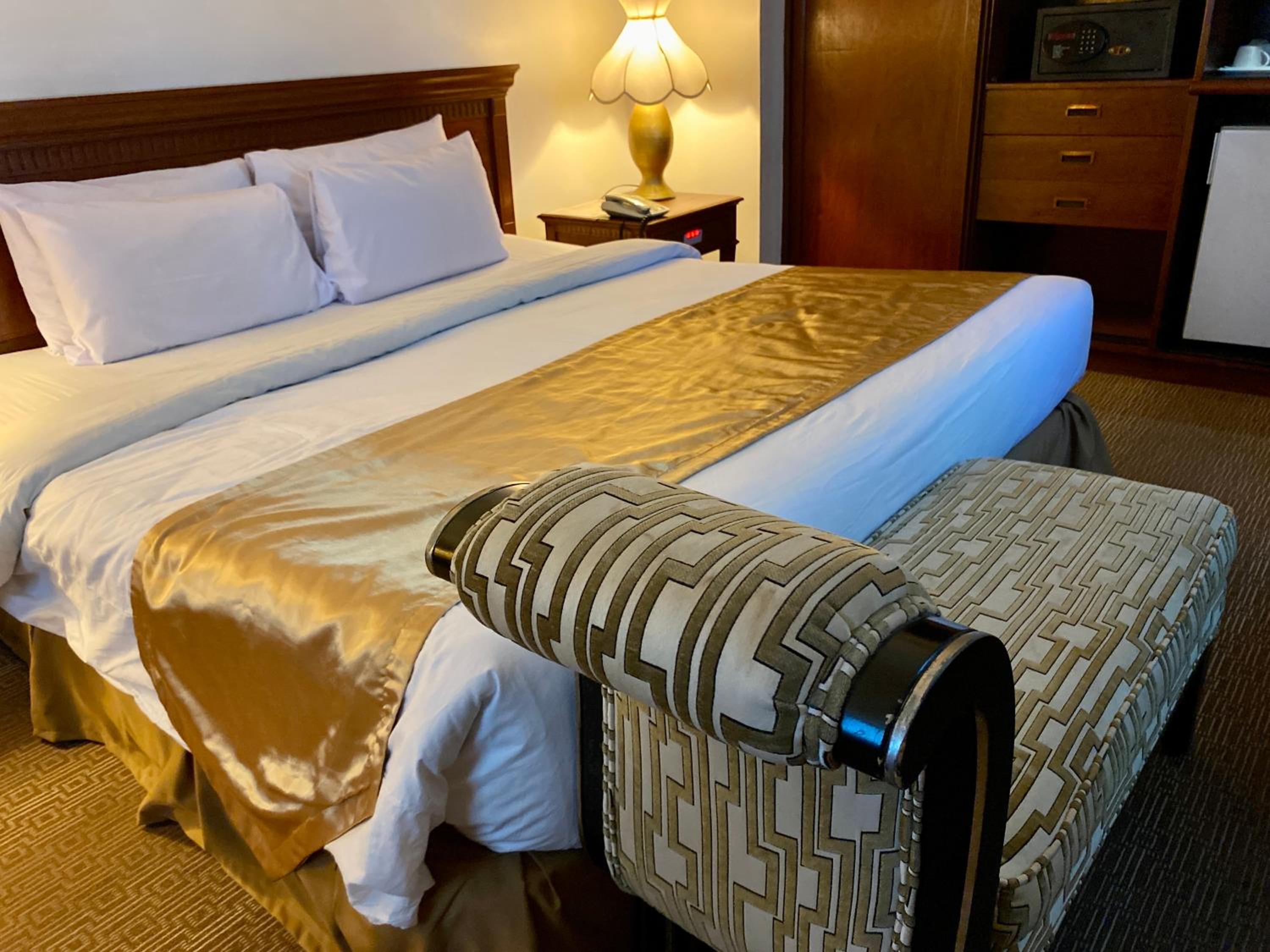 Maharaja Oriental Suite Makati