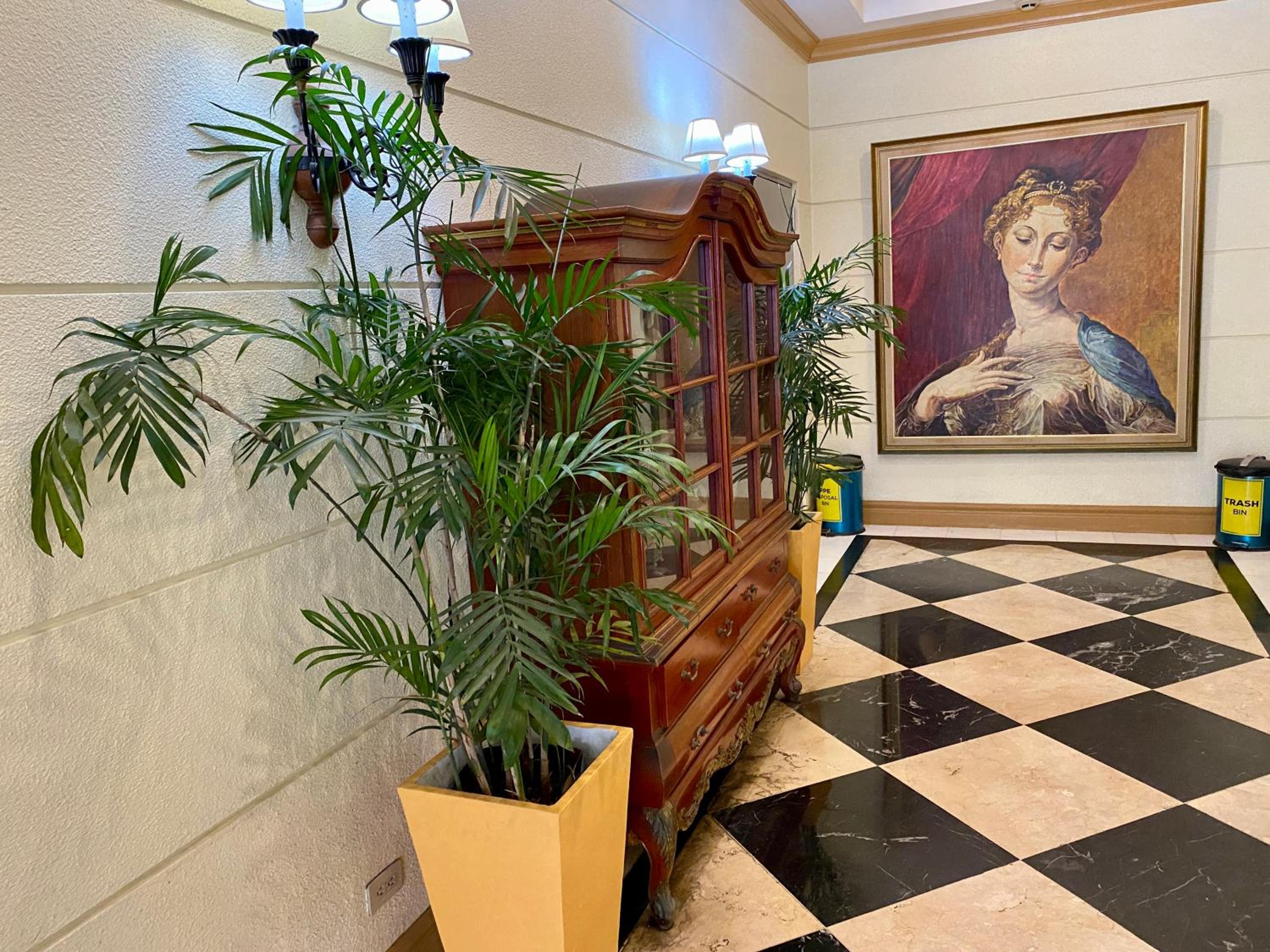 Maharaja Oriental Suite Makati