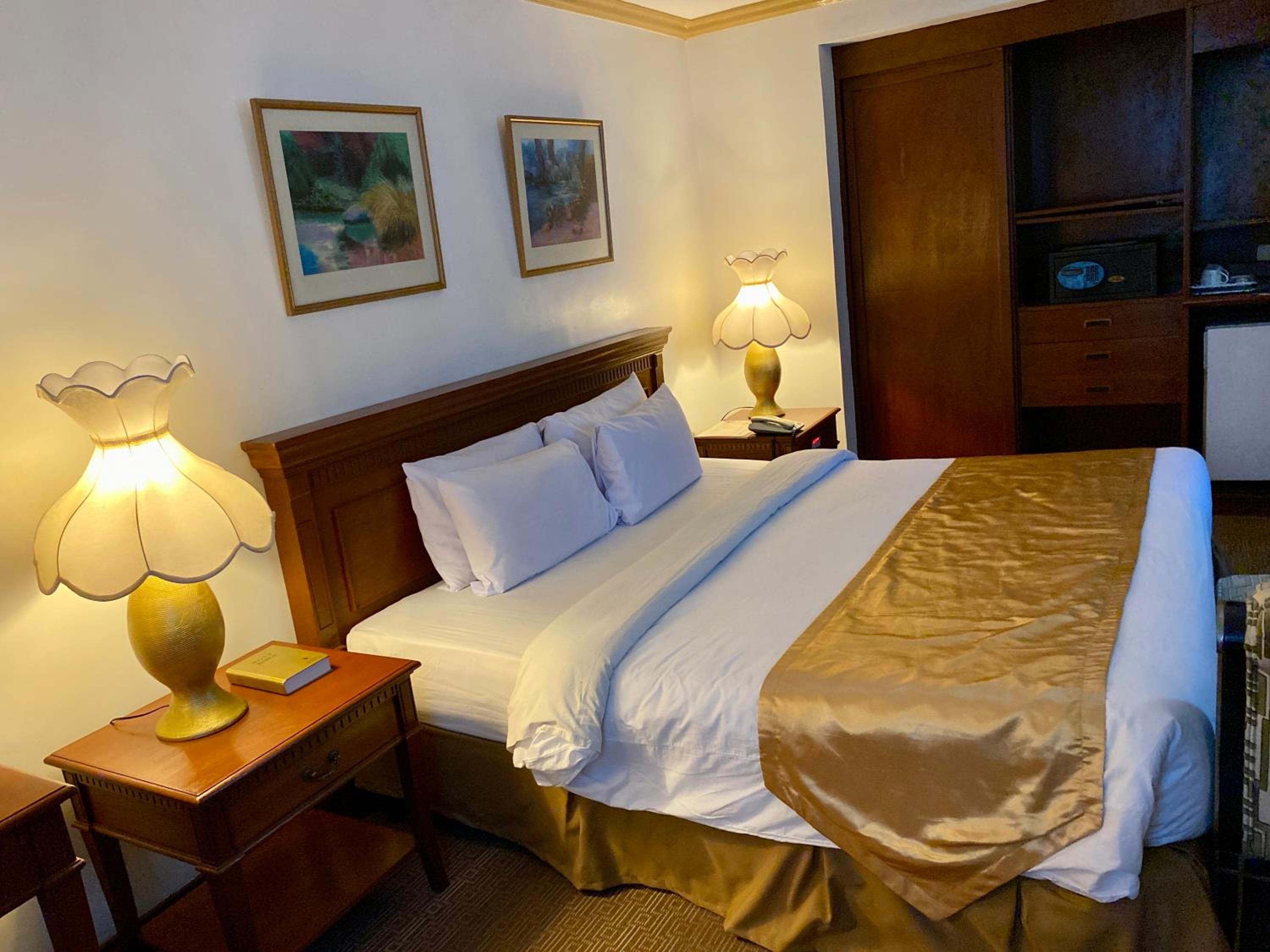 Maharaja Oriental Suite Makati