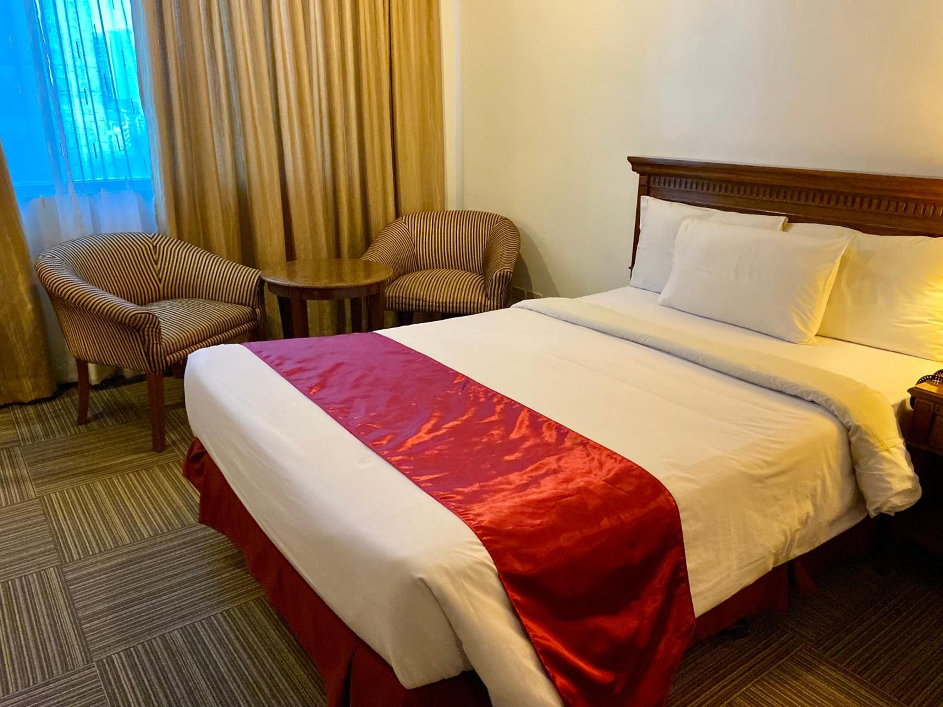 Maharaja Oriental Suite Makati