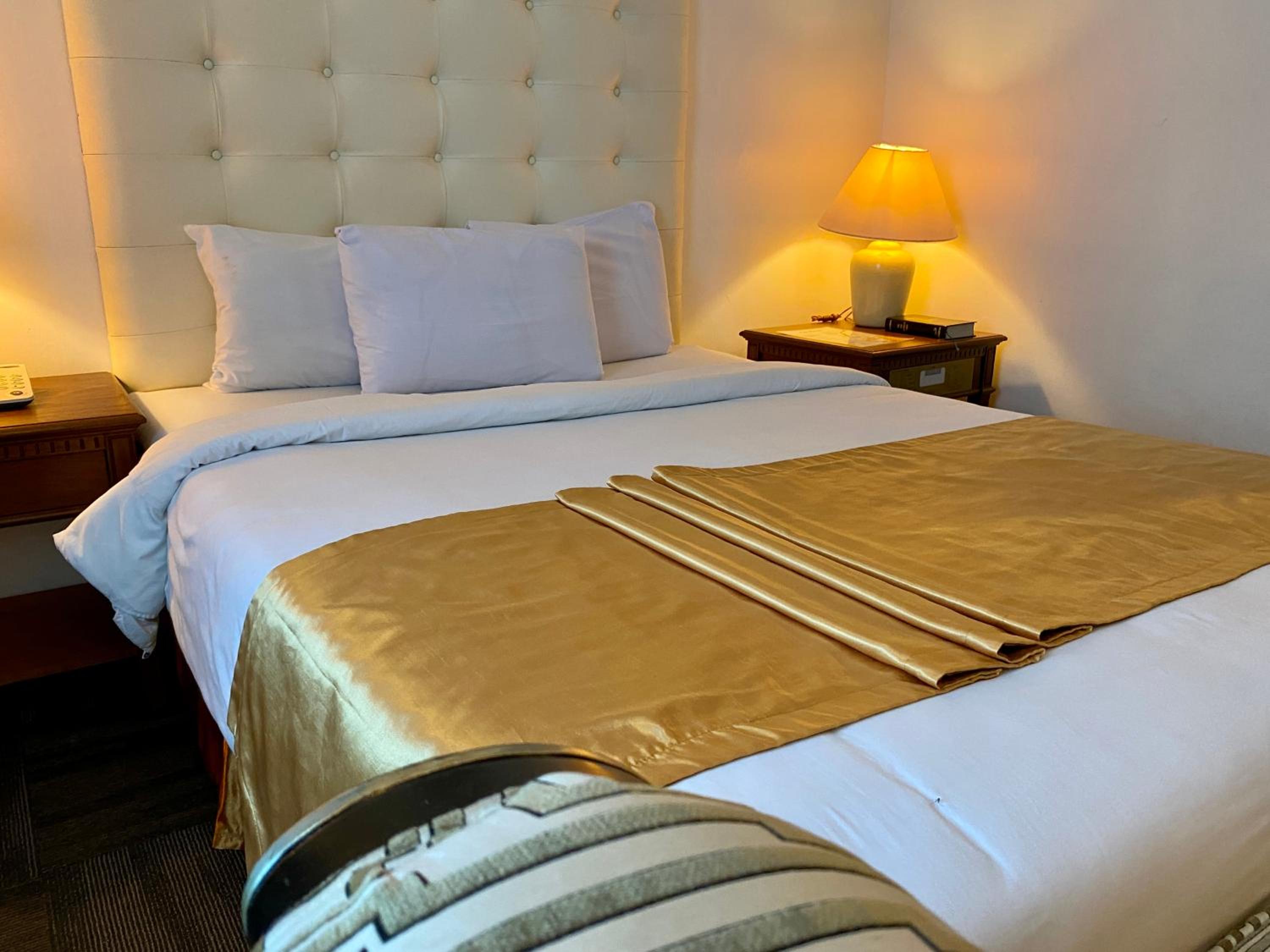Maharaja Oriental Suite Makati