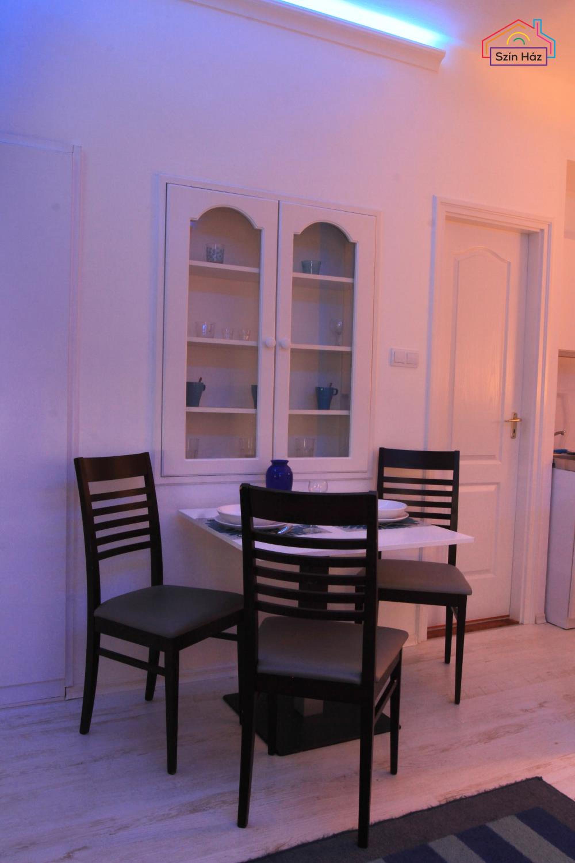 Szín-Ház Apartman view 3