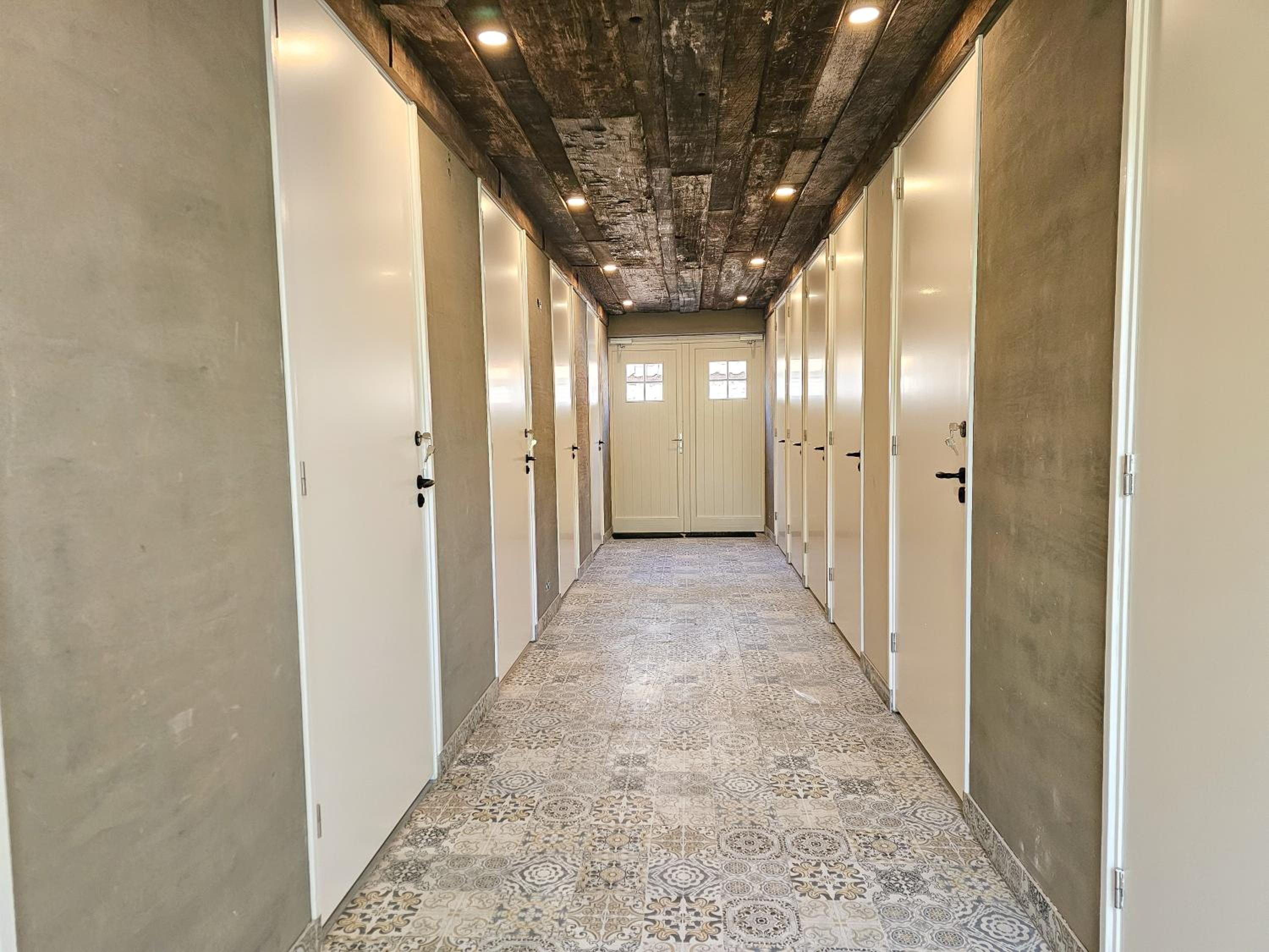 Safaritent met privé sanitair in hoofdgebouw view 3