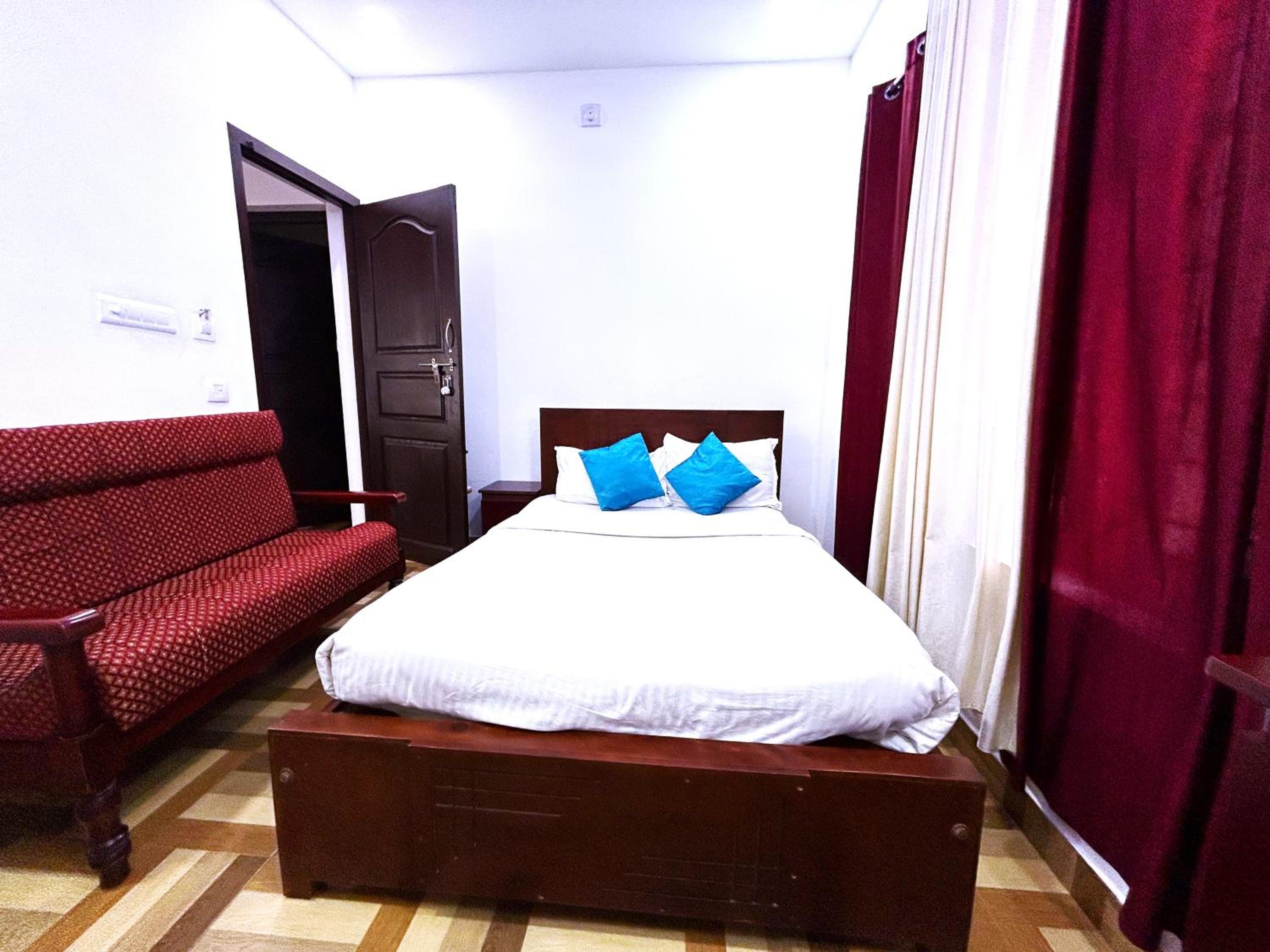 Deluxe Residency