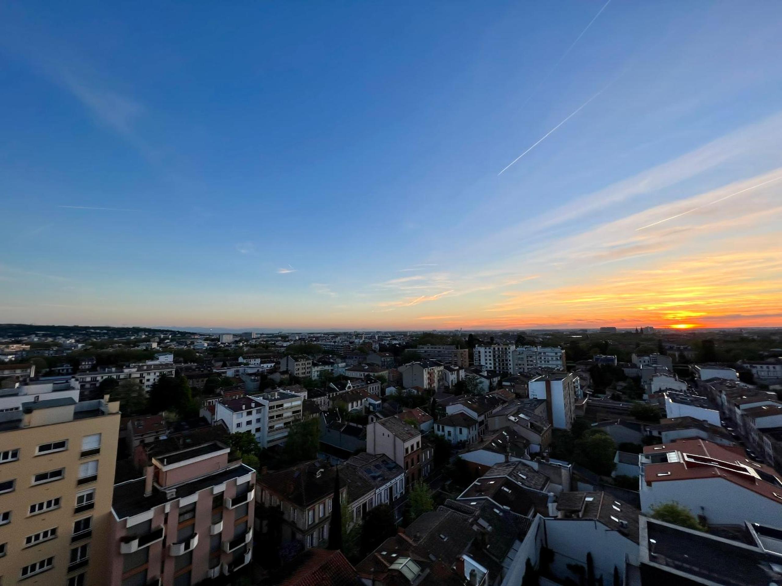 Sunset Duplex - Grand-Rond, Jardin des plantes, centre-ville, 2 BDRs 60m2, AC, Netflix - T3 60m2 avec clim