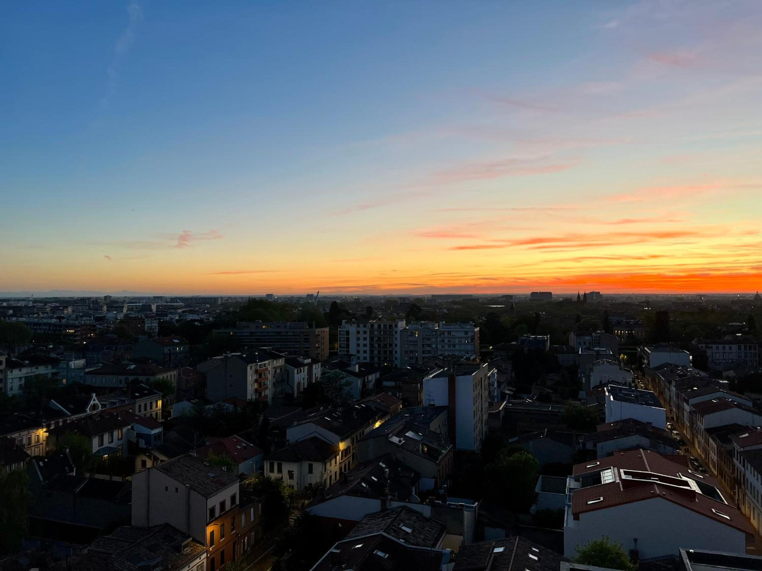 Sunset Duplex - Grand-Rond, Jardin des plantes, centre-ville, 2 BDRs 60m2, AC, Netflix - T3 60m2 avec clim
