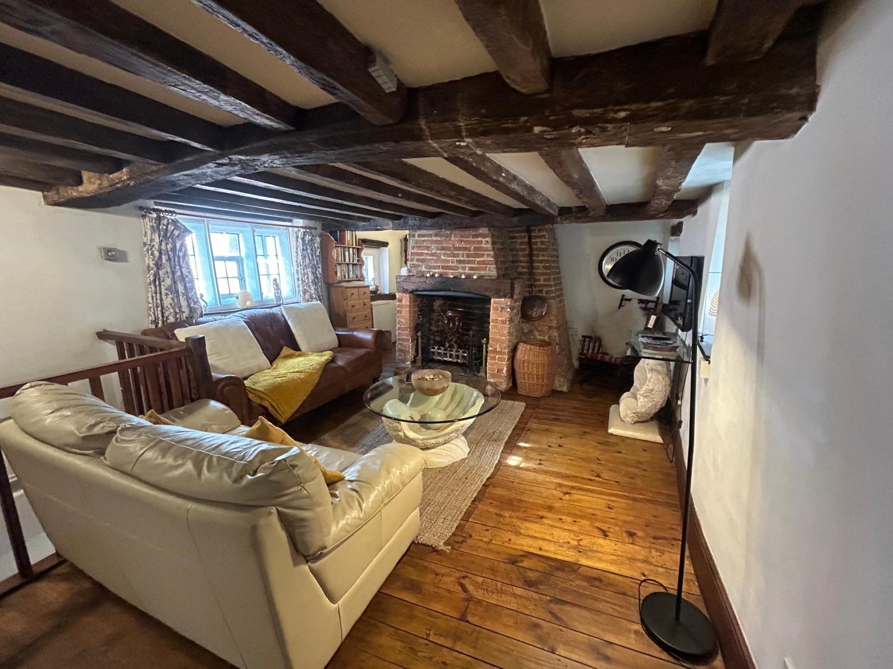 Cosy, historic cottage, Centre Petworth view 2