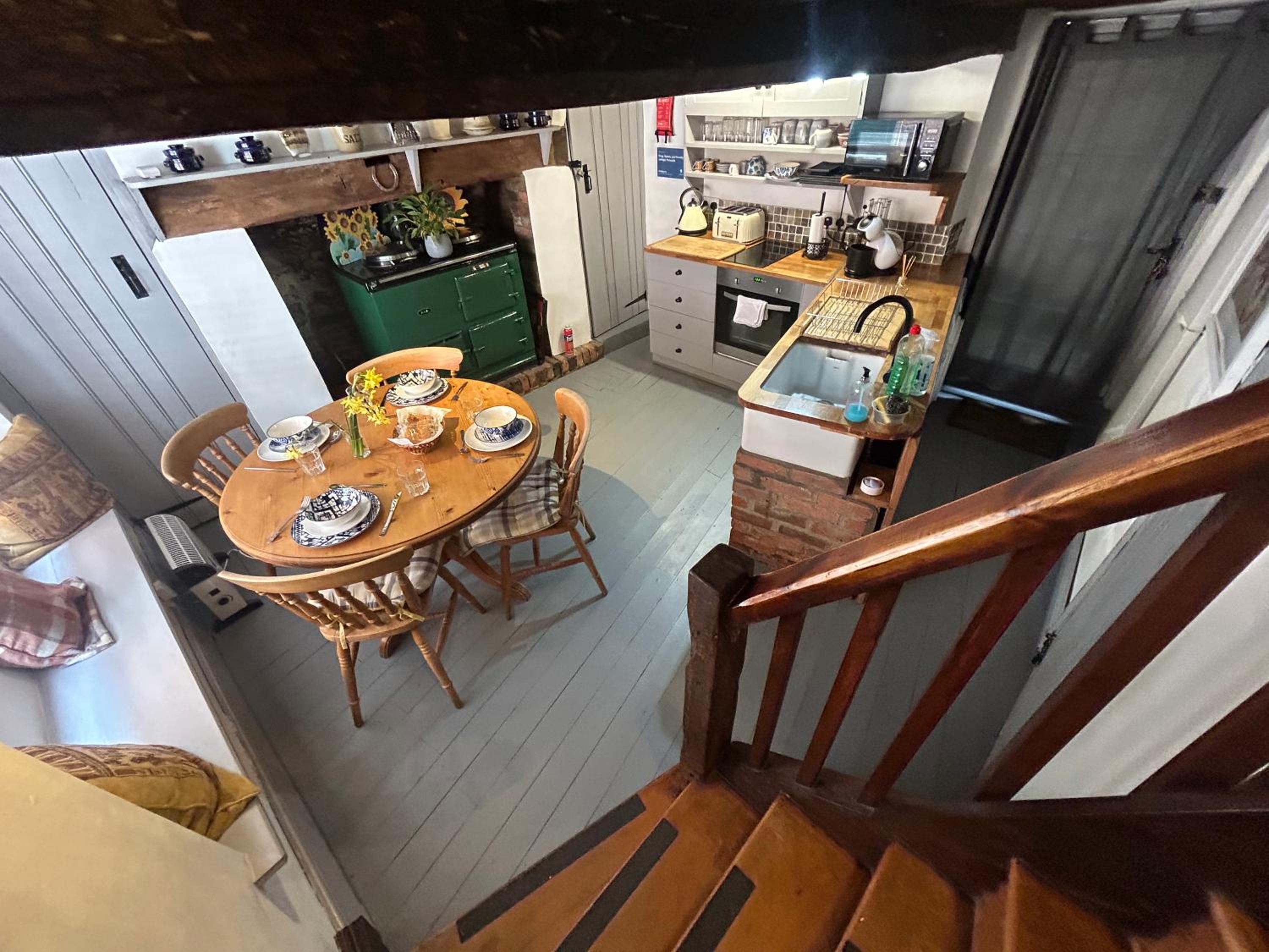 Cosy, historic cottage, Centre Petworth view 3