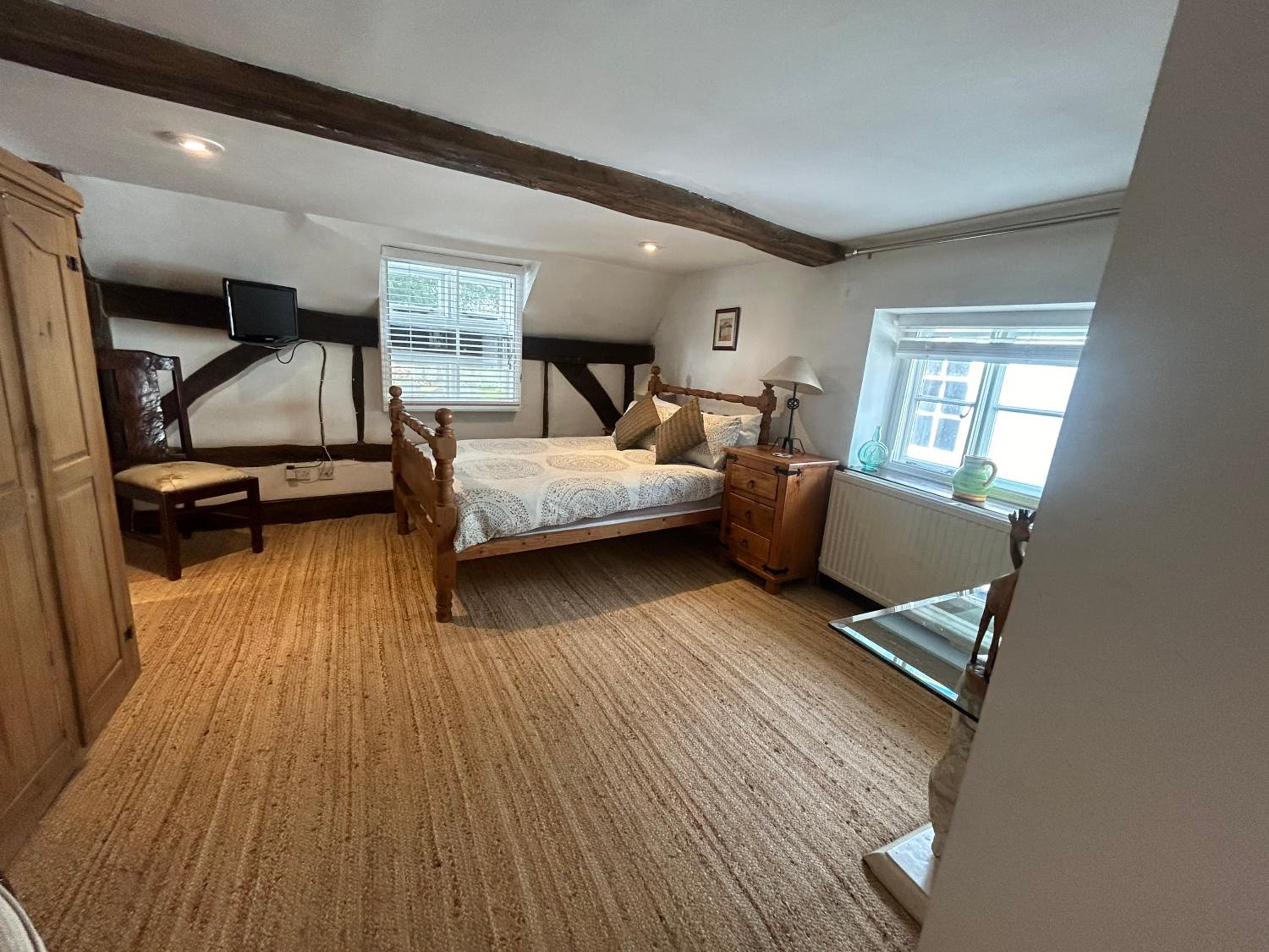 Cosy, historic cottage, Centre Petworth view 4