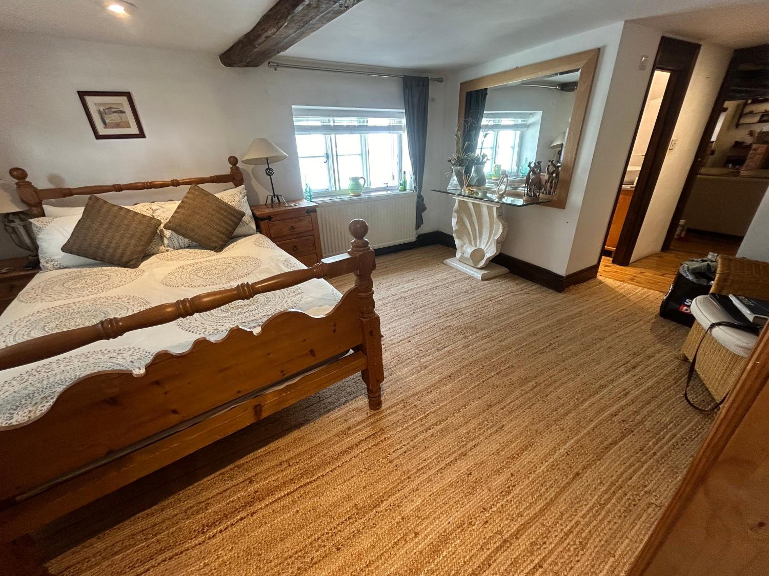 Cosy, historic cottage, Centre Petworth view 5