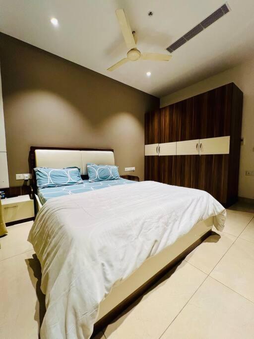 Luxury Studios Key8 (2BHK) with Pretty Urbana View