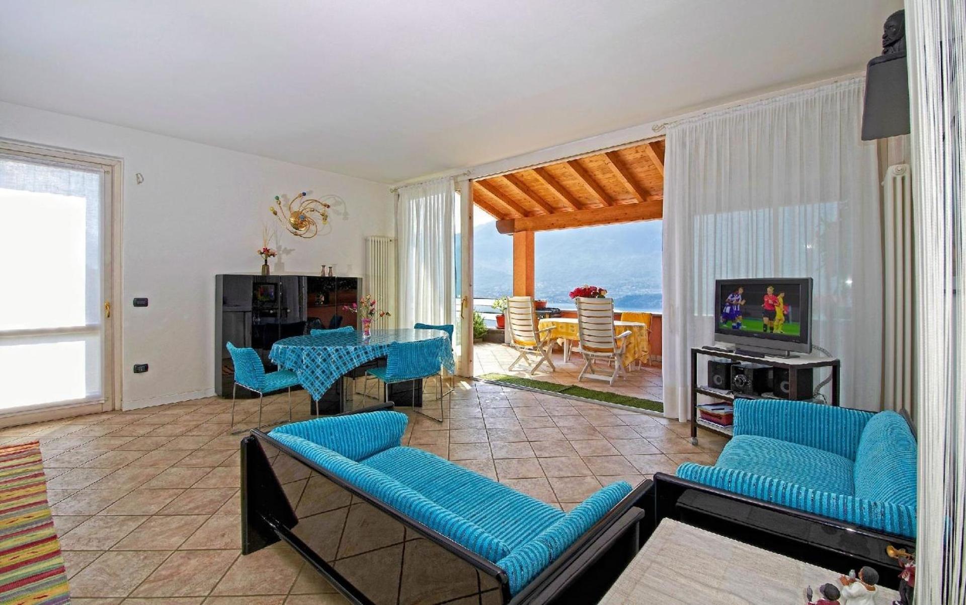 Türkisfarbenes Haus Mit Fantastischer Aussicht view 3
