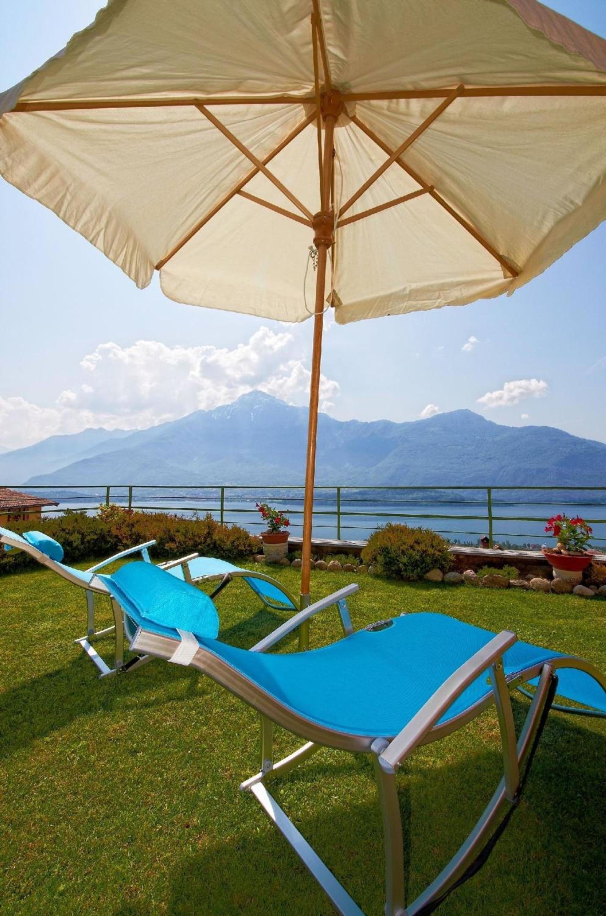 Türkisfarbenes Haus Mit Fantastischer Aussicht view 2