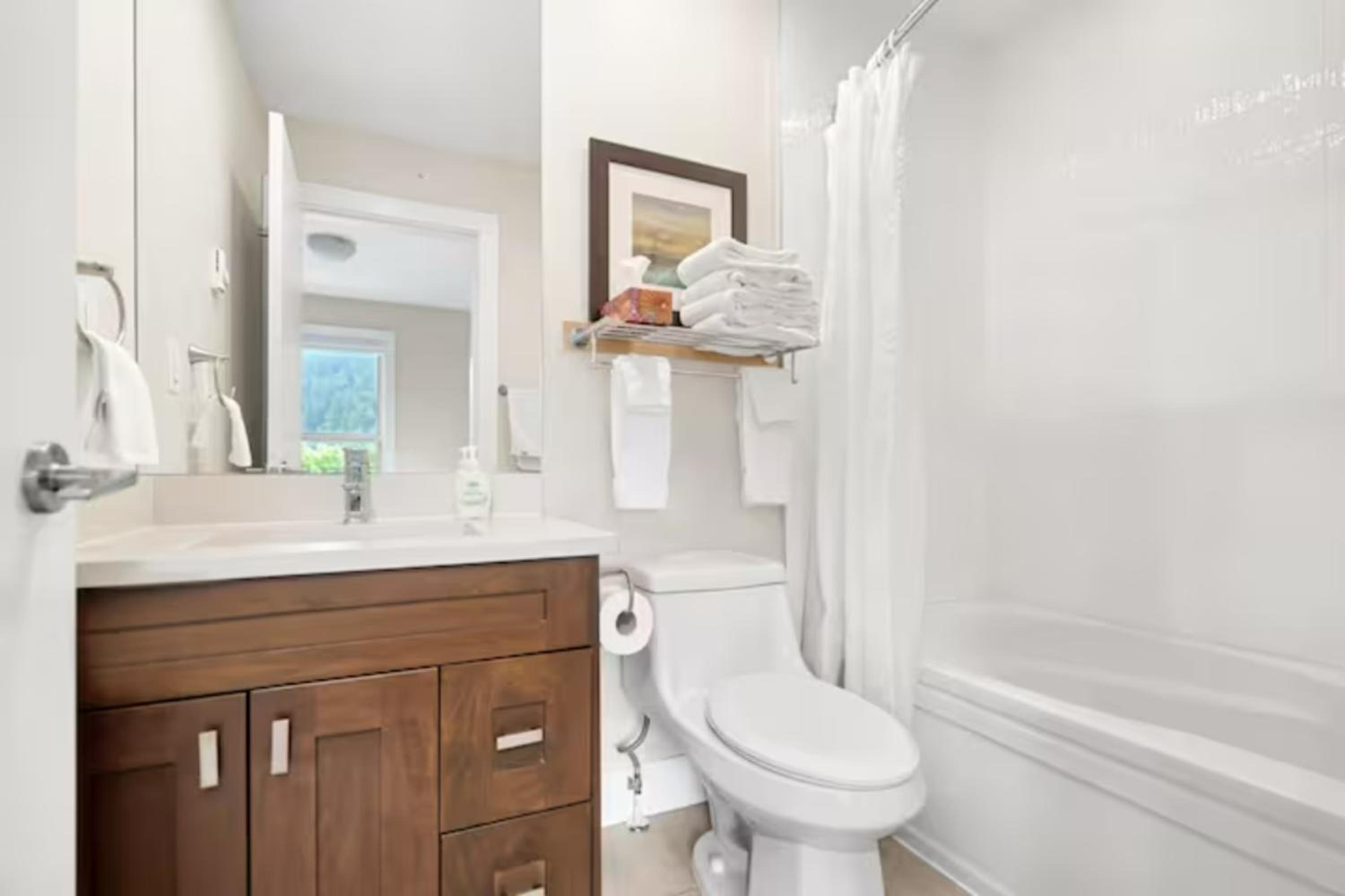 Lakeview Splendor- 7BR Penthouse Bliss Combo unit