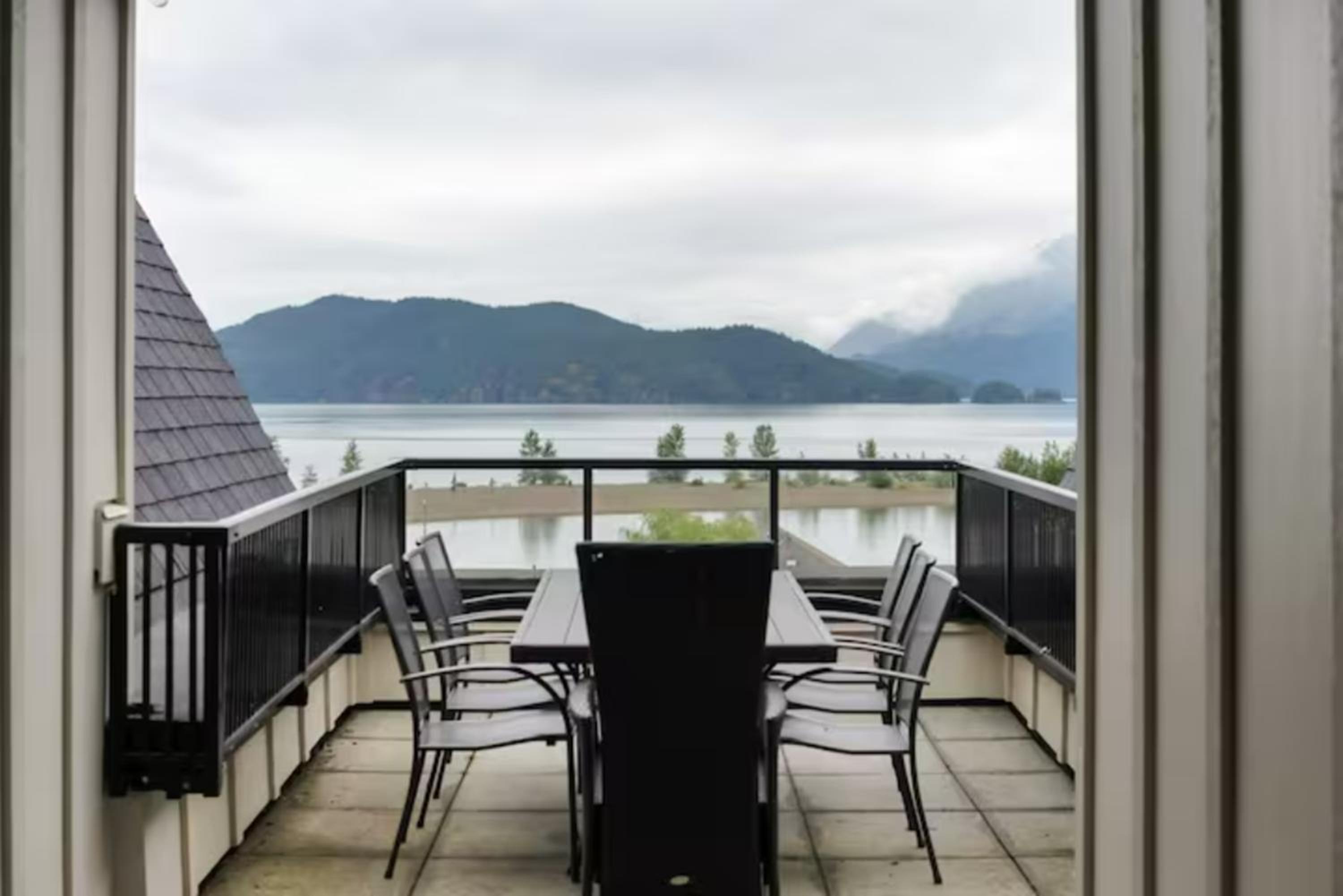 Lakeview Splendor- 7BR Penthouse Bliss Combo unit