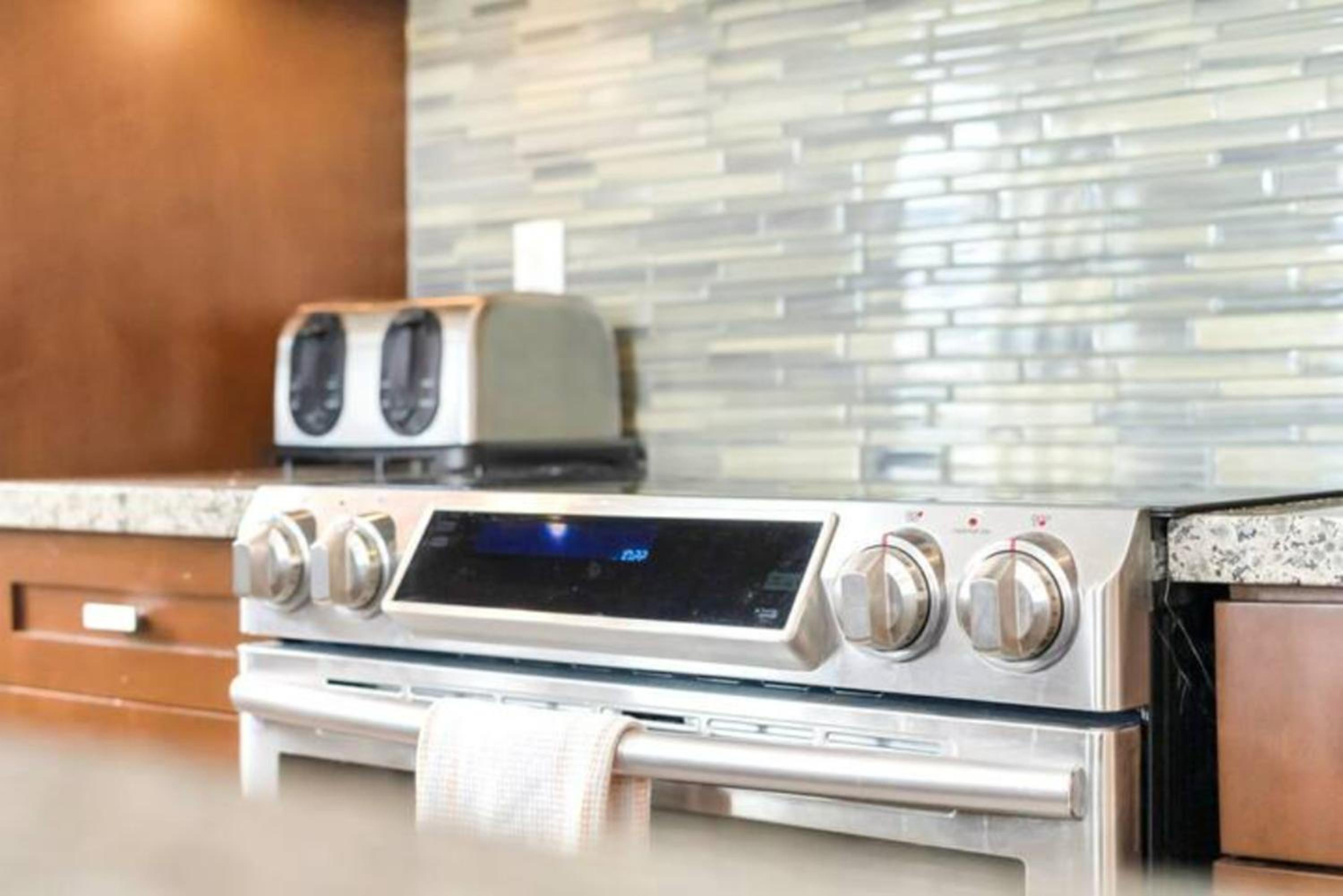 Lakeview Splendor- 7BR Penthouse Bliss Combo unit