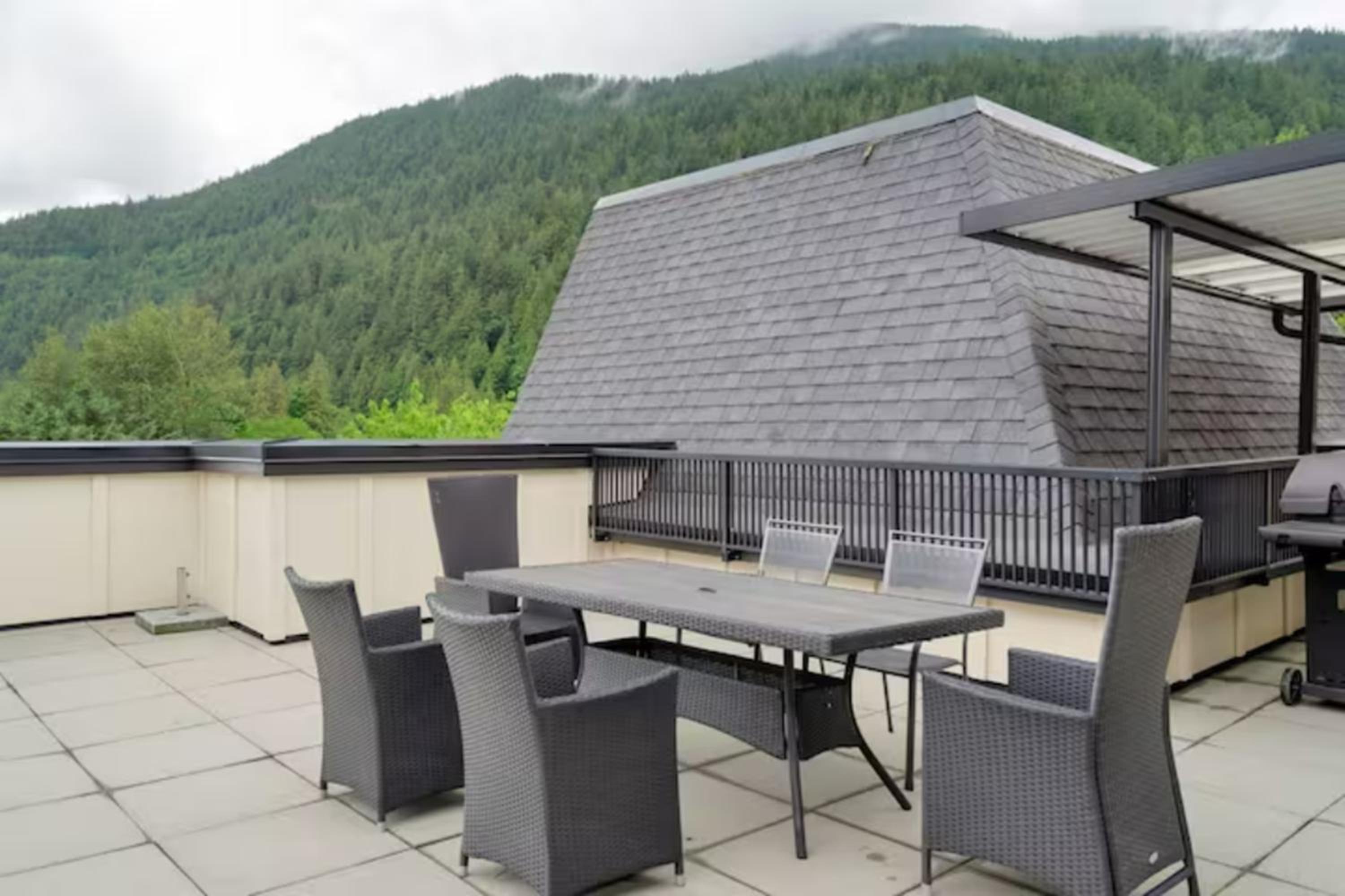 Lakeview Splendor- 7BR Penthouse Bliss Combo unit