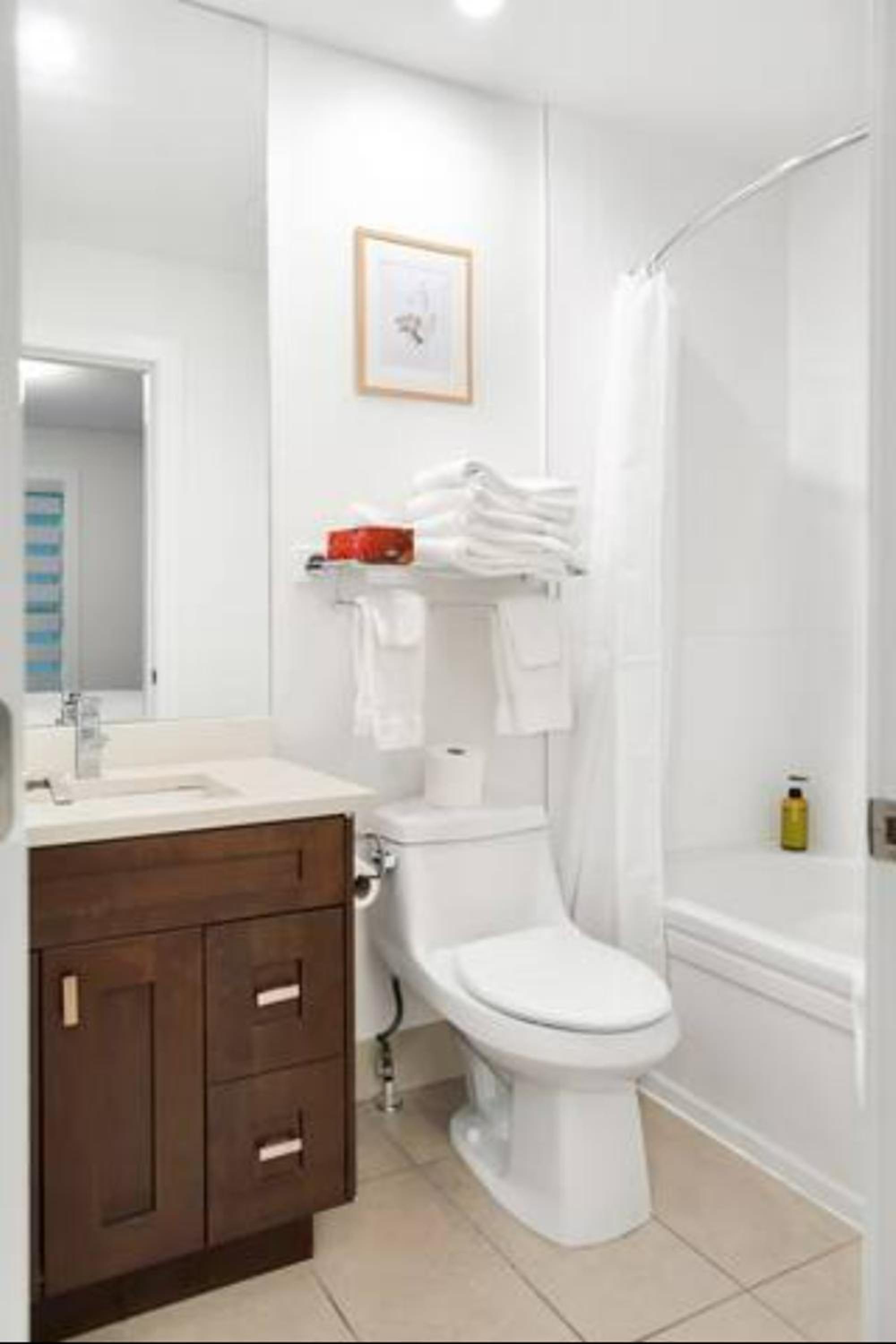 Lakeview Splendor- 7BR Penthouse Bliss Combo unit