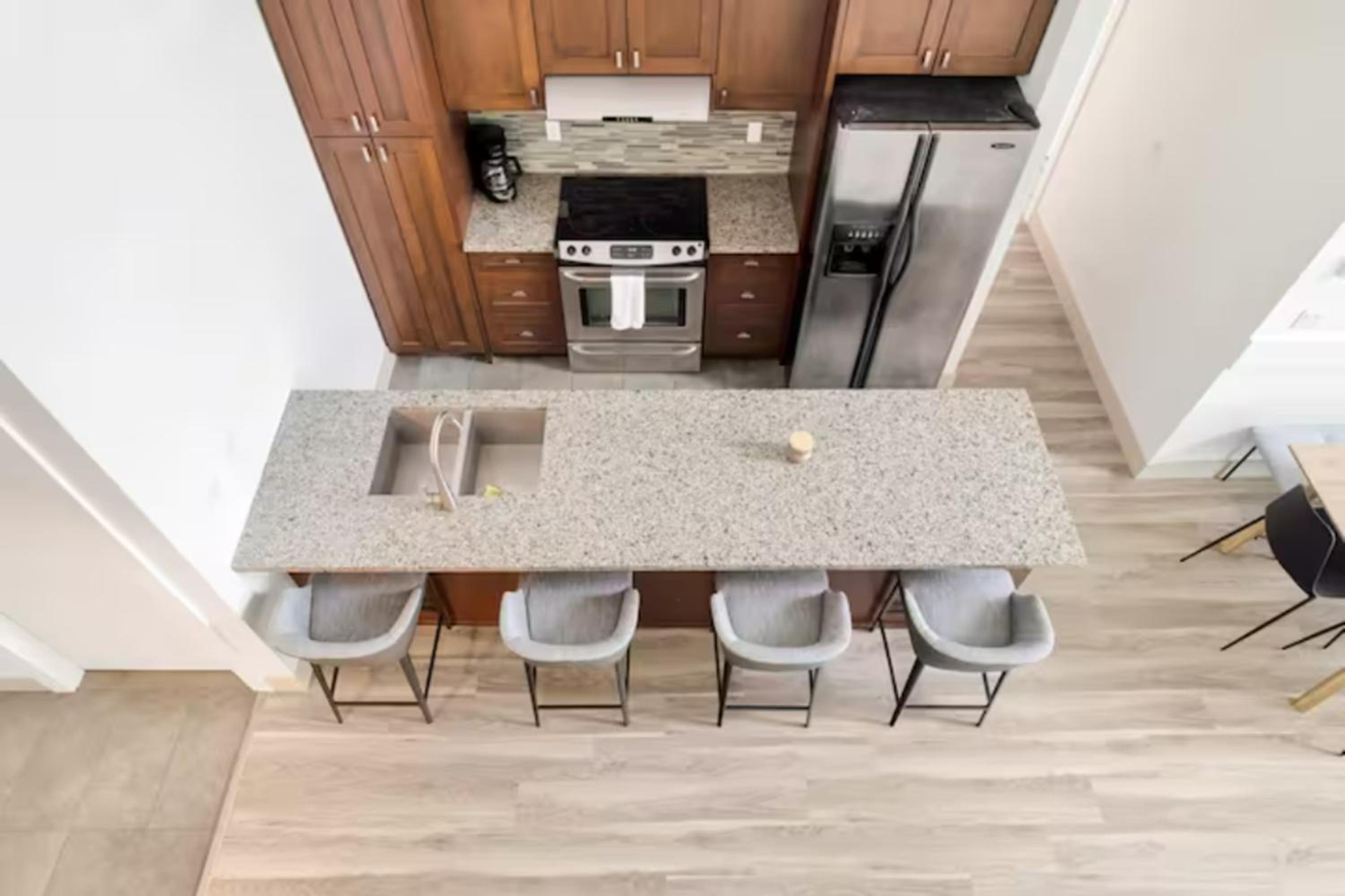 Lakeview Splendor- 7BR Penthouse Bliss Combo unit