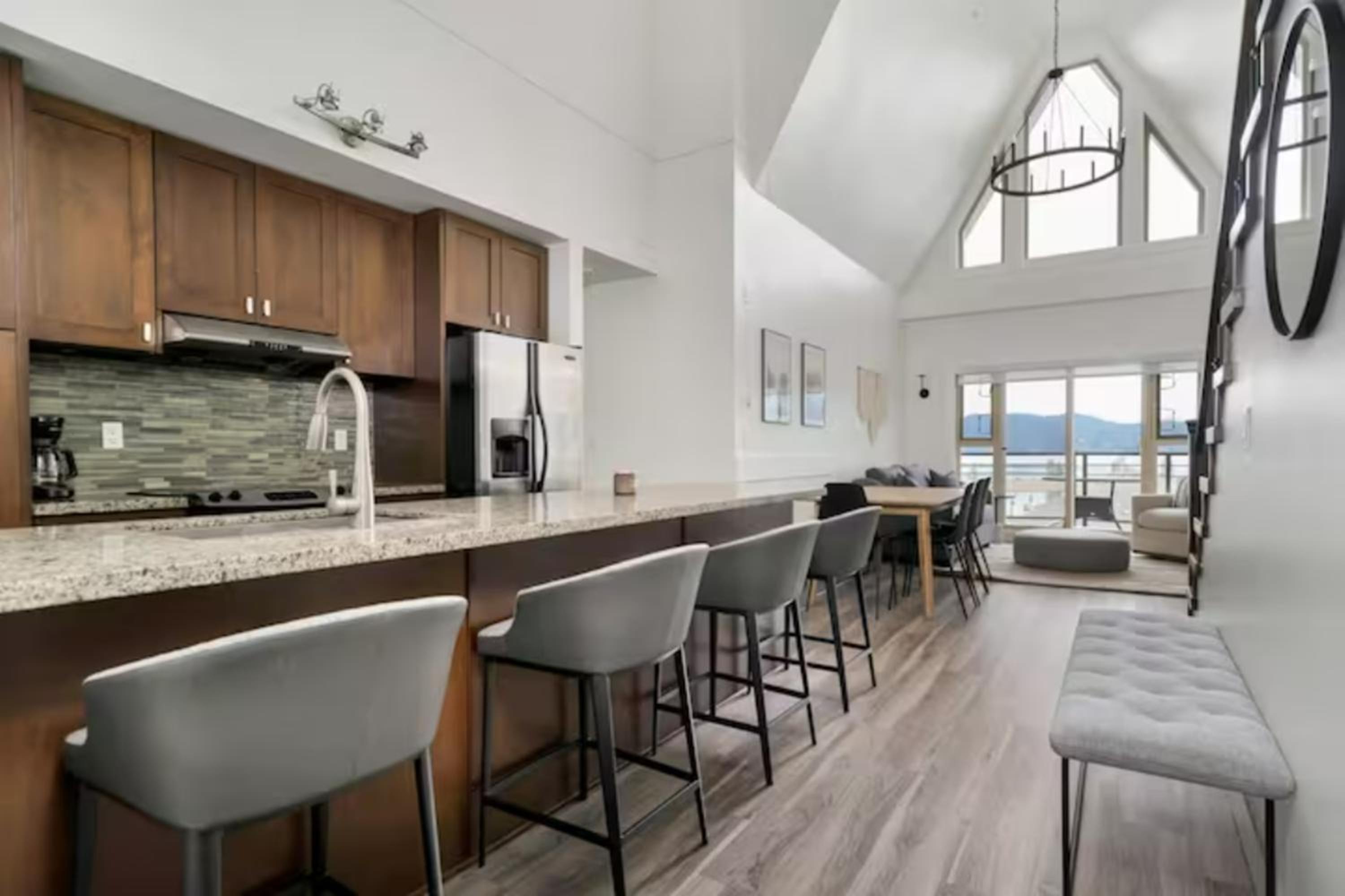 Lakeview Splendor- 7BR Penthouse Bliss Combo unit