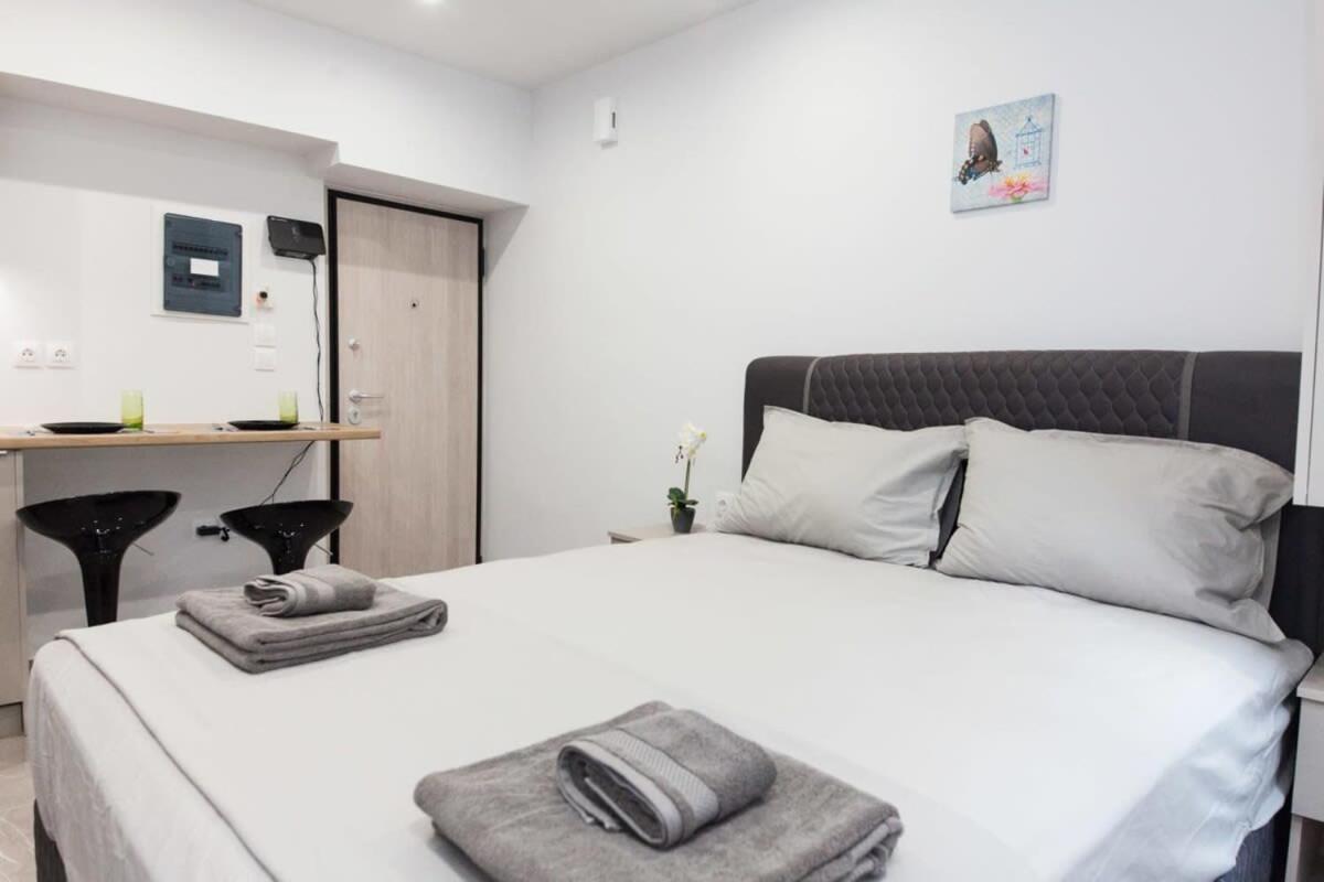Brand New Urban Getaway next to Megaro Mousikis