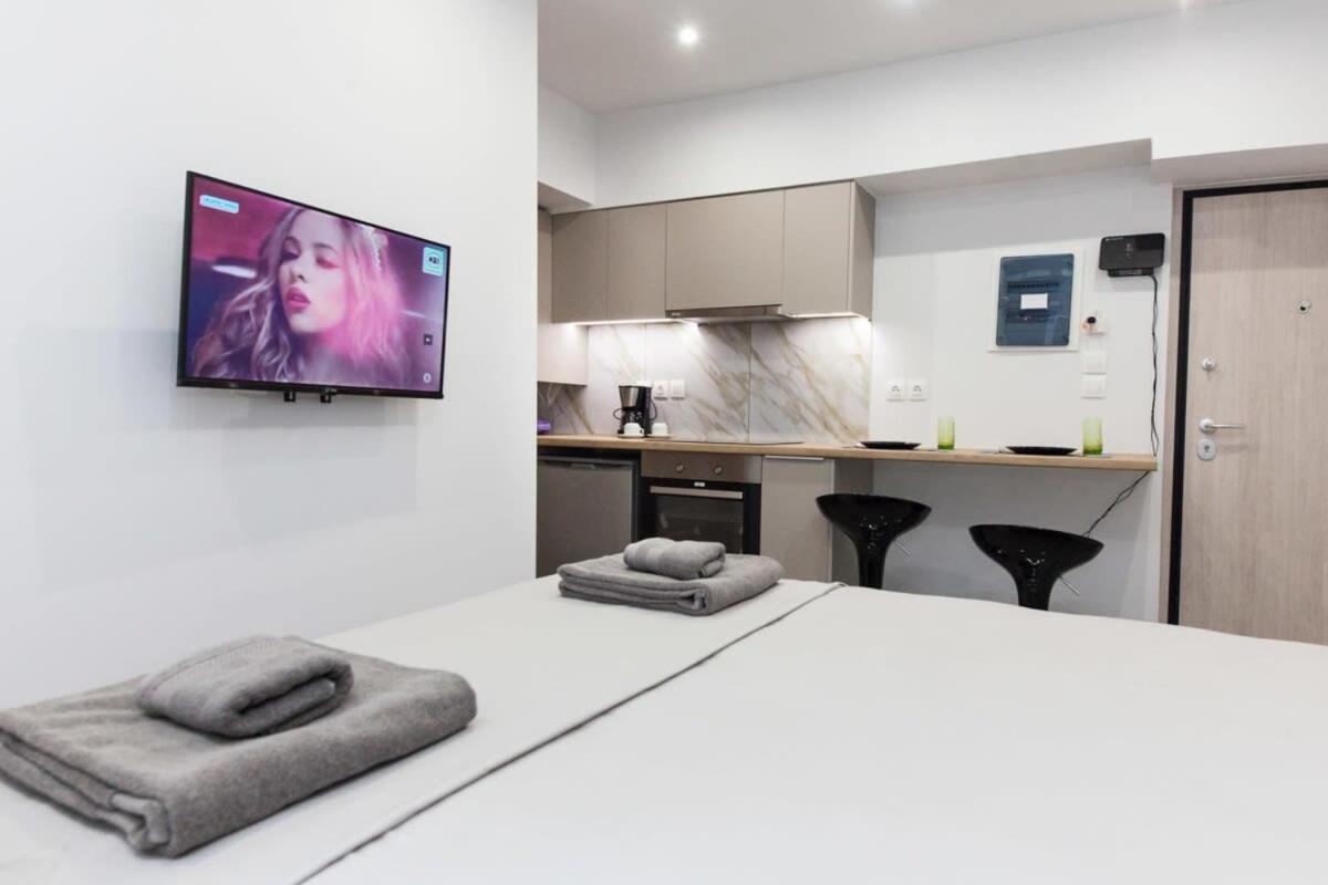 Brand New Urban Getaway next to Megaro Mousikis