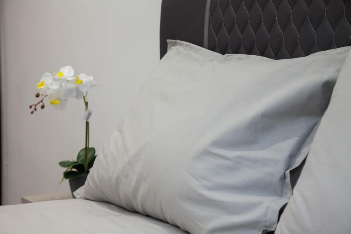 Brand New Urban Getaway next to Megaro Mousikis