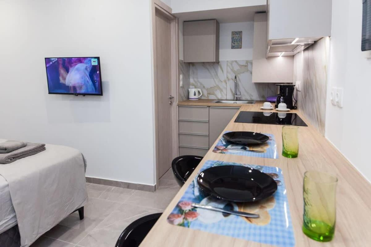 Brand New Urban Getaway next to Megaro Mousikis