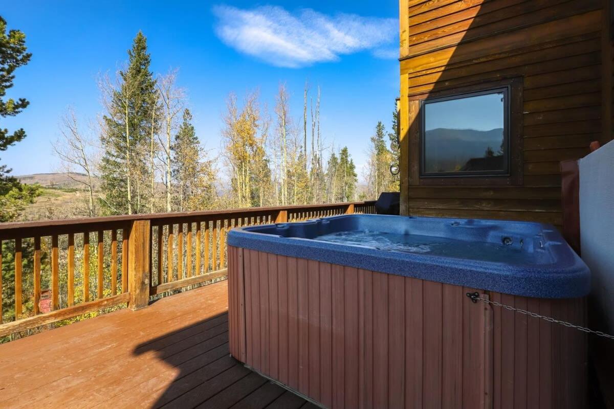 Peak 7 Mountain Lodge - Hot Tub & Expansive Views