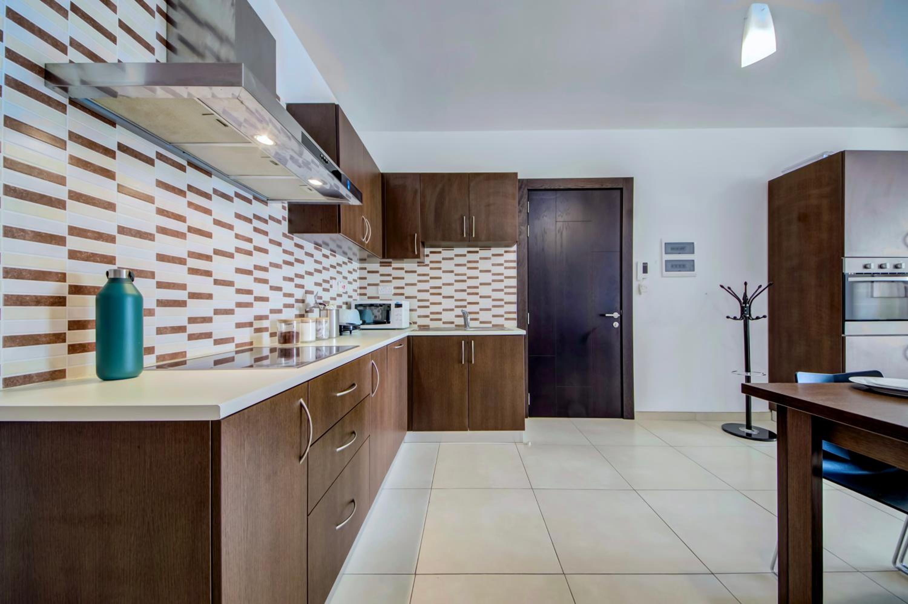 2 Bedroom Apartment with Balcony in St Julians, Paceville, Apt 7 By Vaganza photo 2