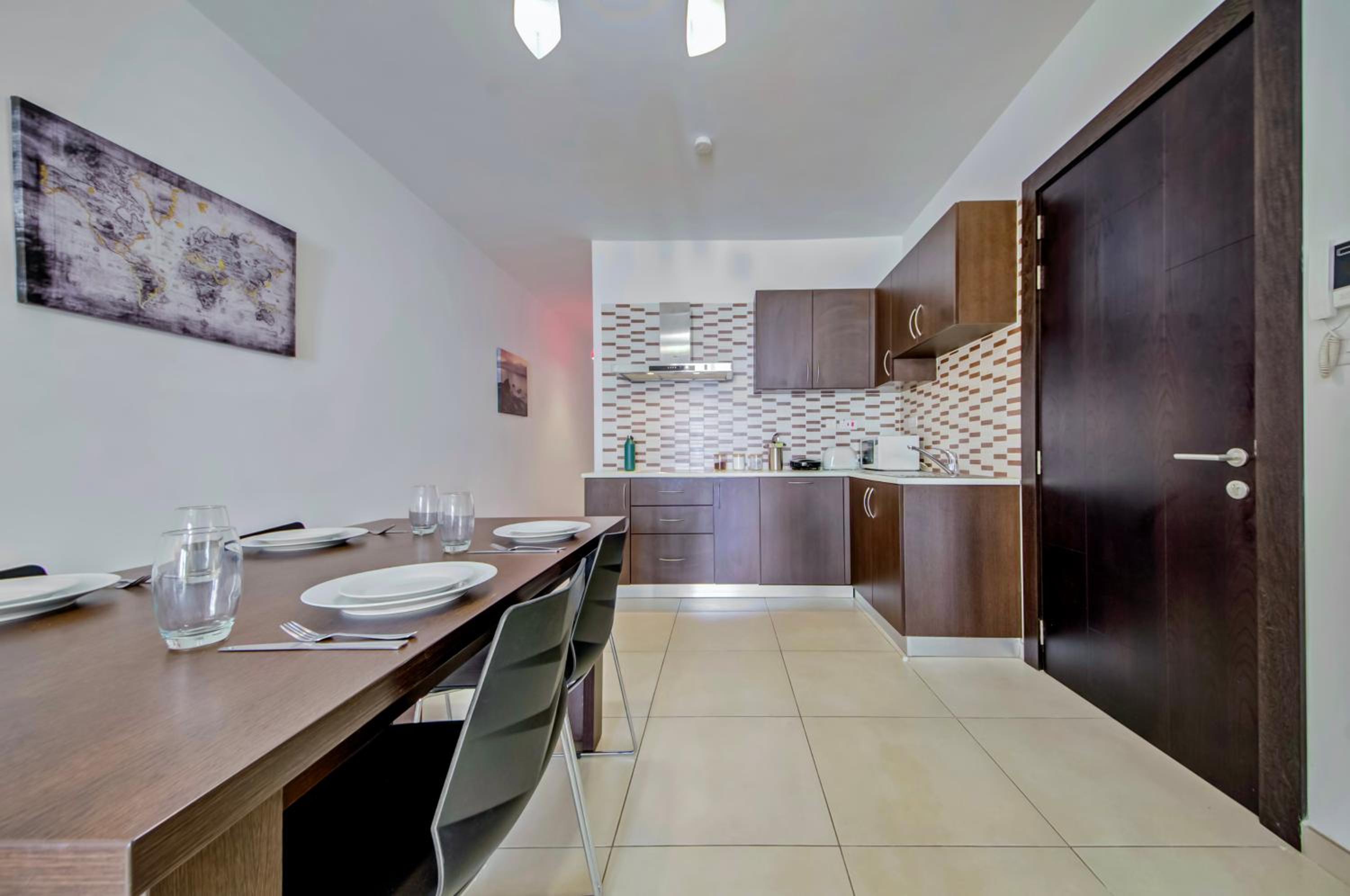 2 Bedroom Apartment with Balcony in St Julians, Paceville, Apt 7 By Vaganza photo 3