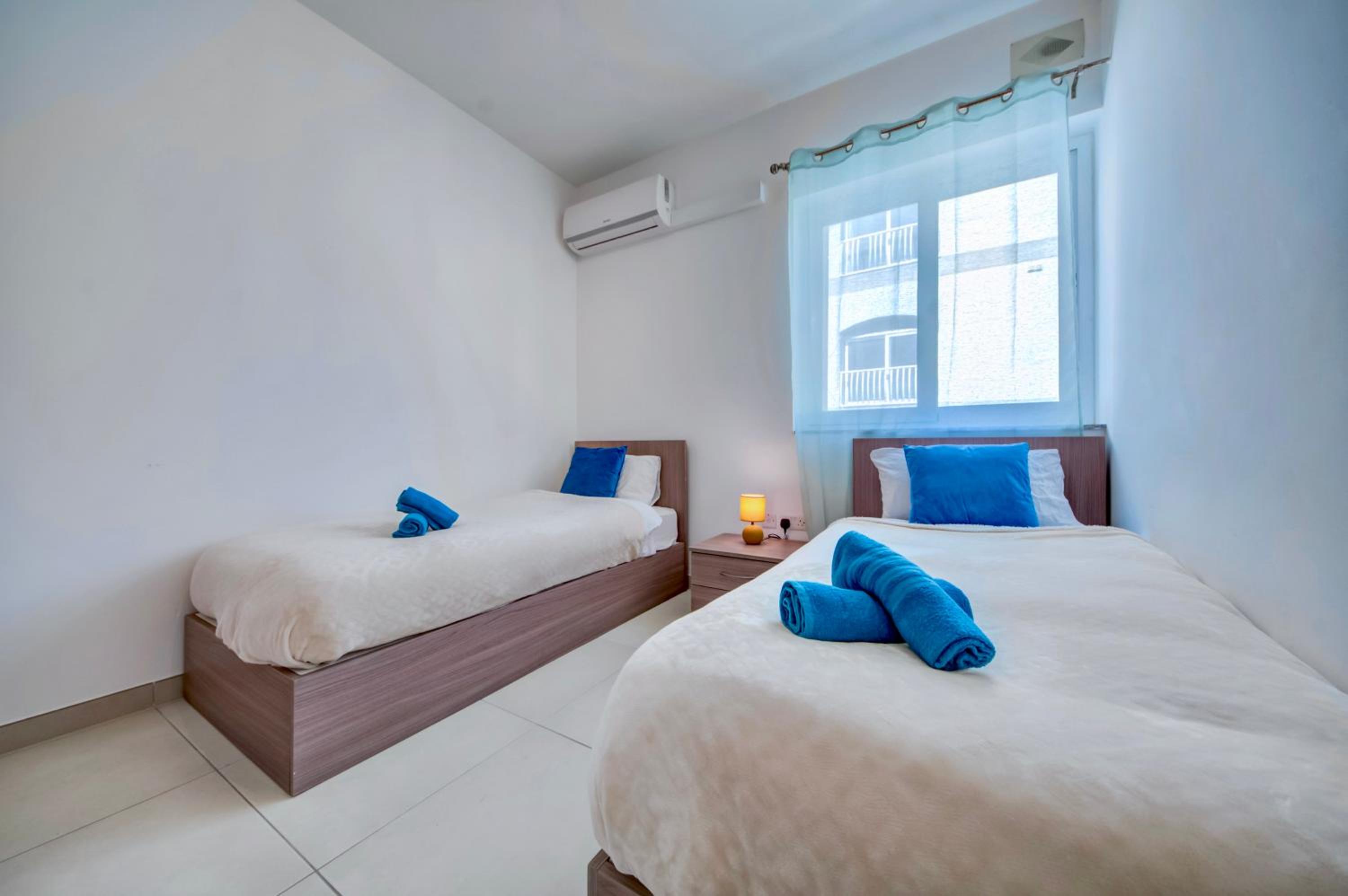 2 Bedroom Apartment with Balcony in St Julians, Paceville, Apt 7 By Vaganza photo 5