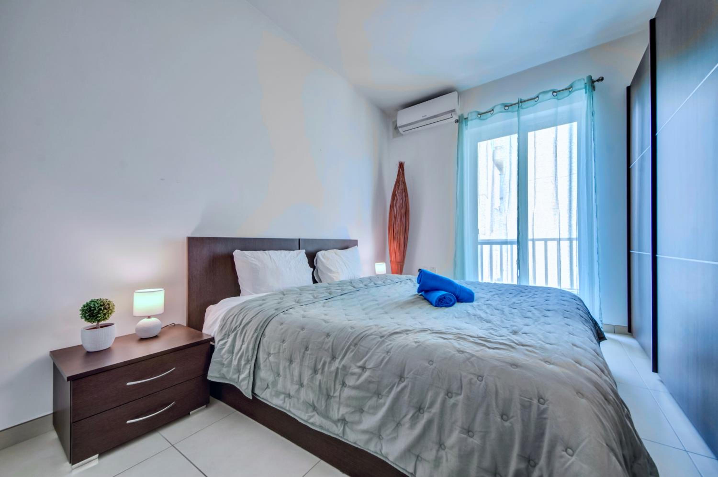 2 Bedroom Apartment with Balcony in St Julians, Paceville, Apt 7 By Vaganza photo 4